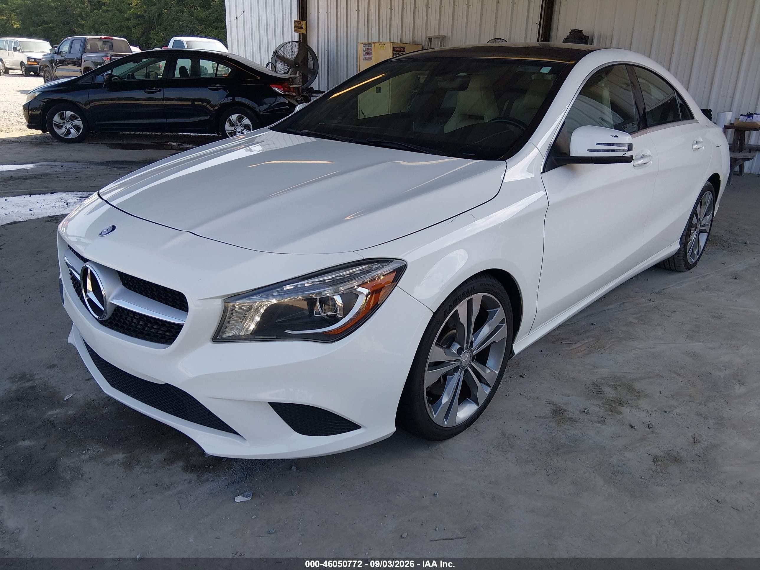 2014 Mercedes-benz Cla 250   White vin: WDDSJ4EB4EN040041