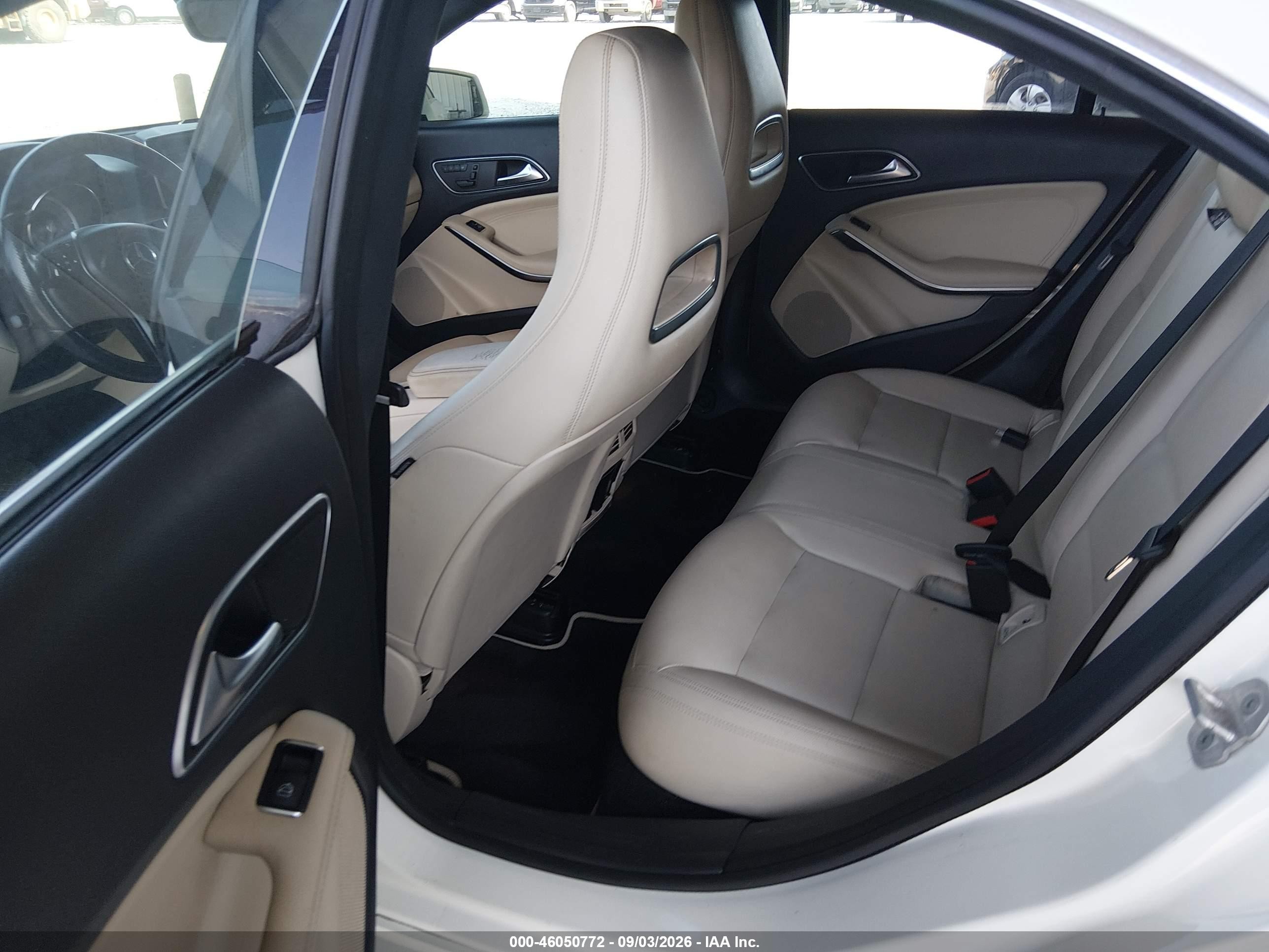2014 Mercedes-benz Cla 250   White vin: WDDSJ4EB4EN040041