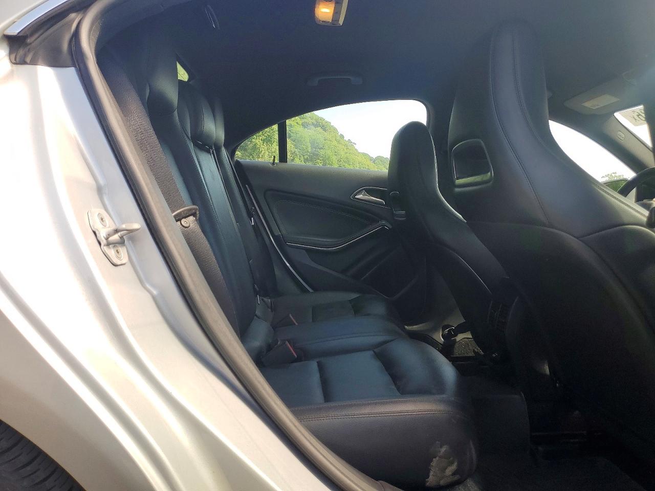 2014 Mercedes-benz Cla 250 Silver vin: WDDSJ4EB4EN047569