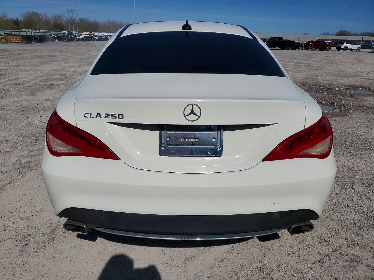 2014 Mercedes-benz Cla 250 White vin: WDDSJ4EB4EN138504