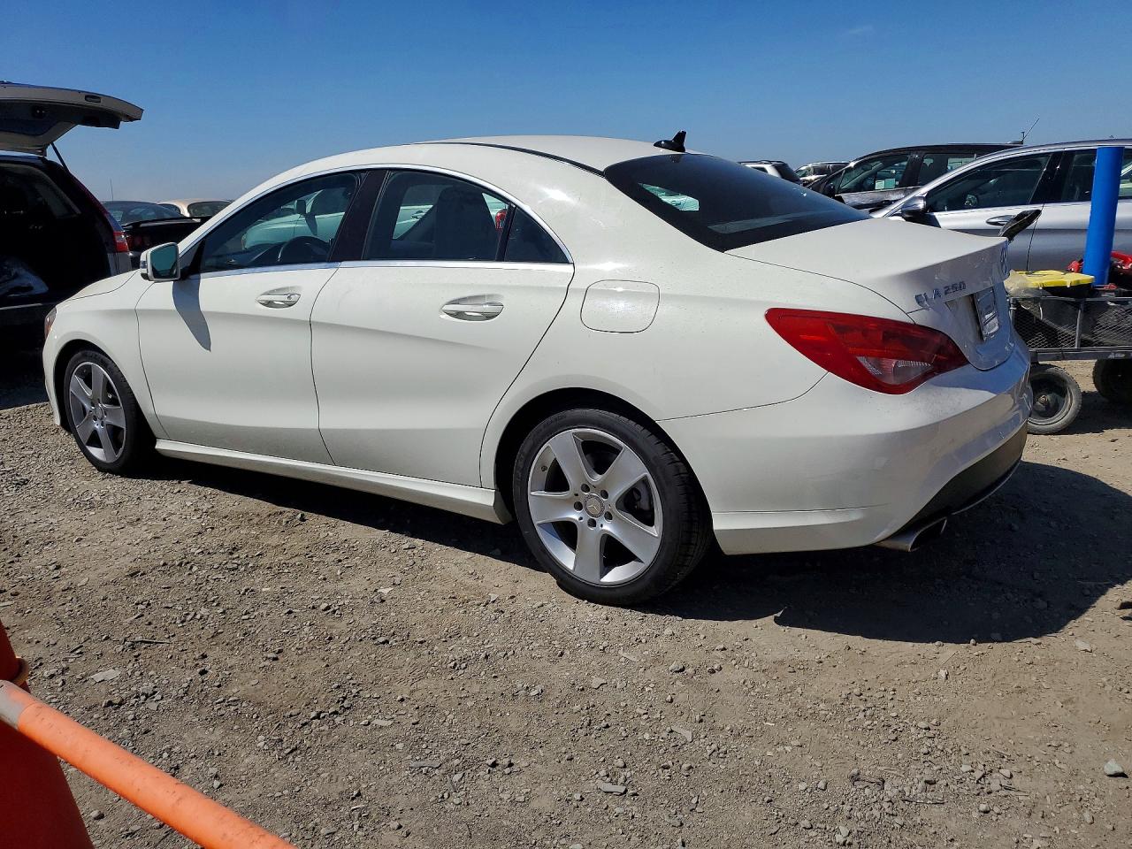 2015 Mercedes-benz Cla 250 White vin: WDDSJ4EB4FN176946