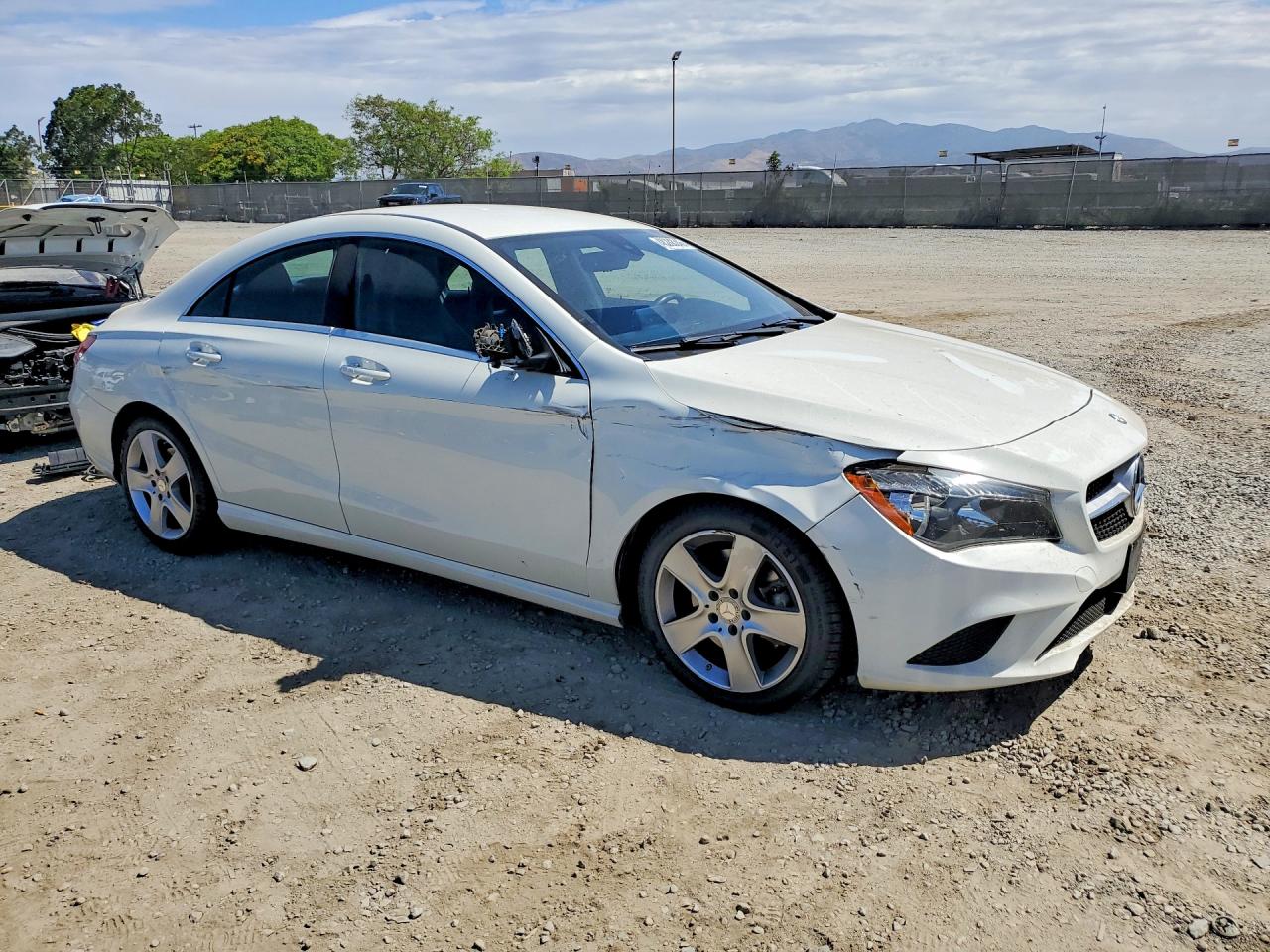 2015 Mercedes-benz Cla 250 White vin: WDDSJ4EB4FN176946