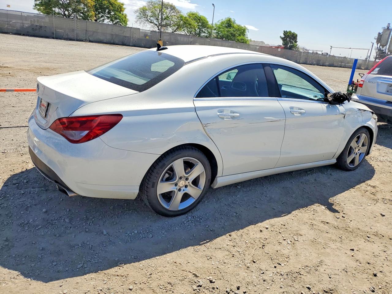 2015 Mercedes-benz Cla 250 White vin: WDDSJ4EB4FN176946