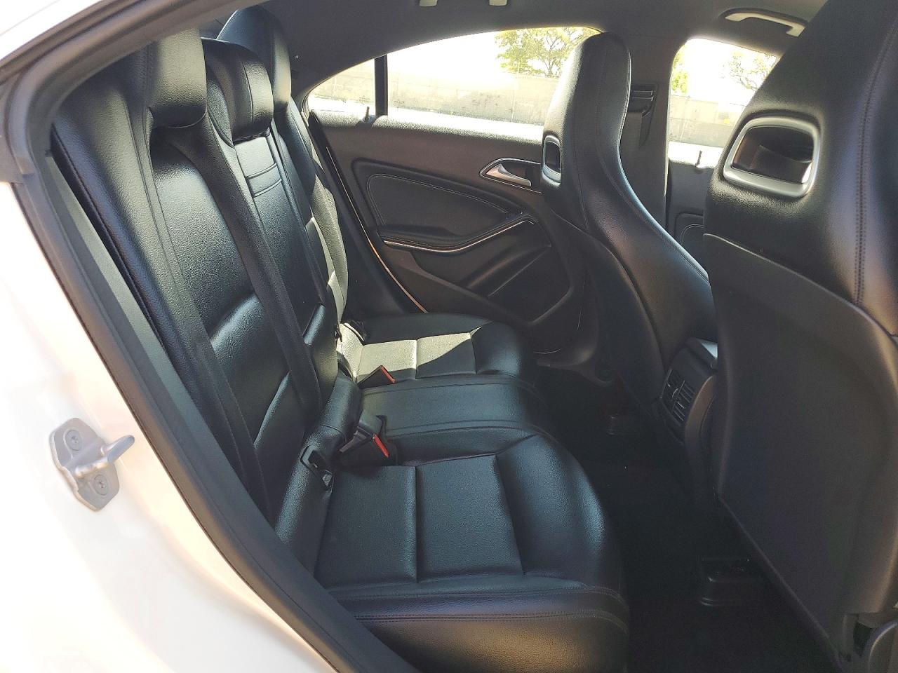 2015 Mercedes-benz Cla 250 White vin: WDDSJ4EB4FN176946