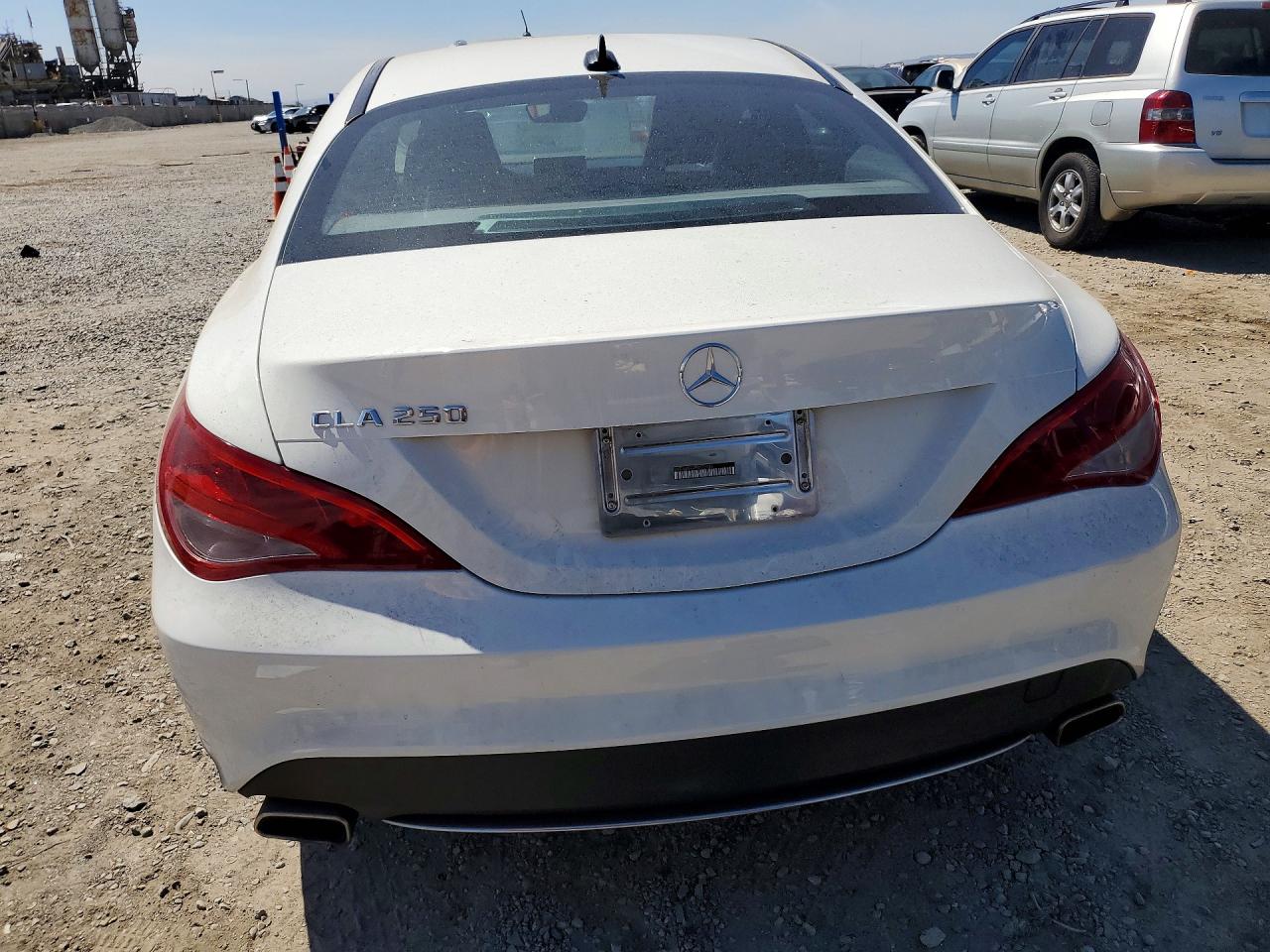 2015 Mercedes-benz Cla 250 White vin: WDDSJ4EB4FN176946