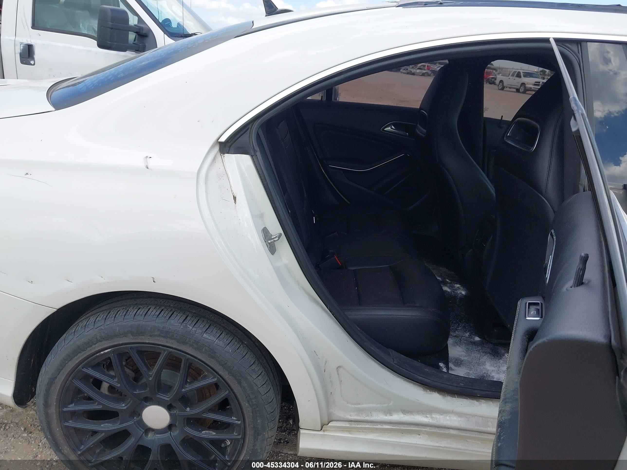 2015 Mercedes-benz Cla 250   White vin: WDDSJ4EB4FN178485
