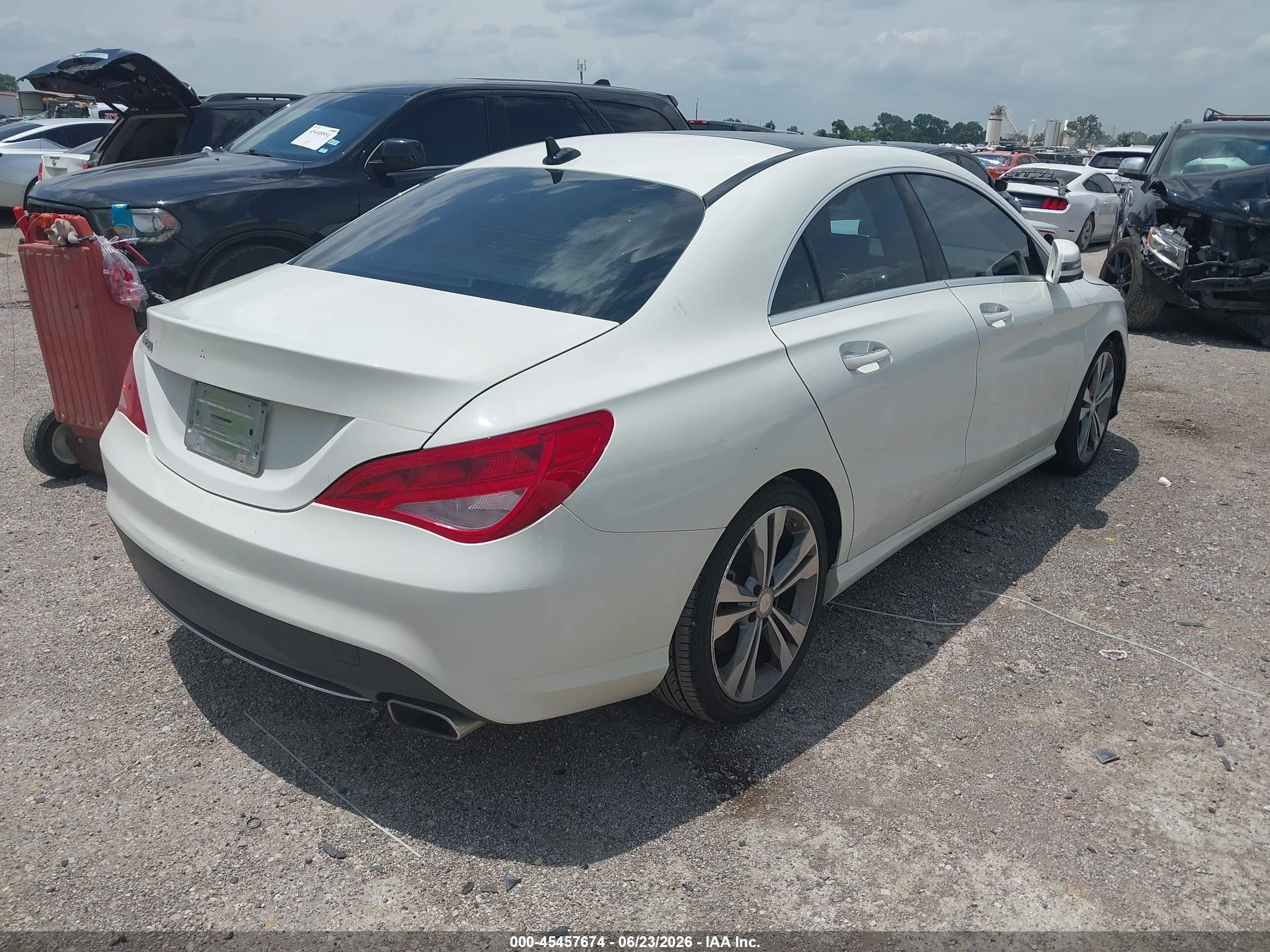 2015 Mercedes-benz Cla 250   White vin: WDDSJ4EB4FN254948