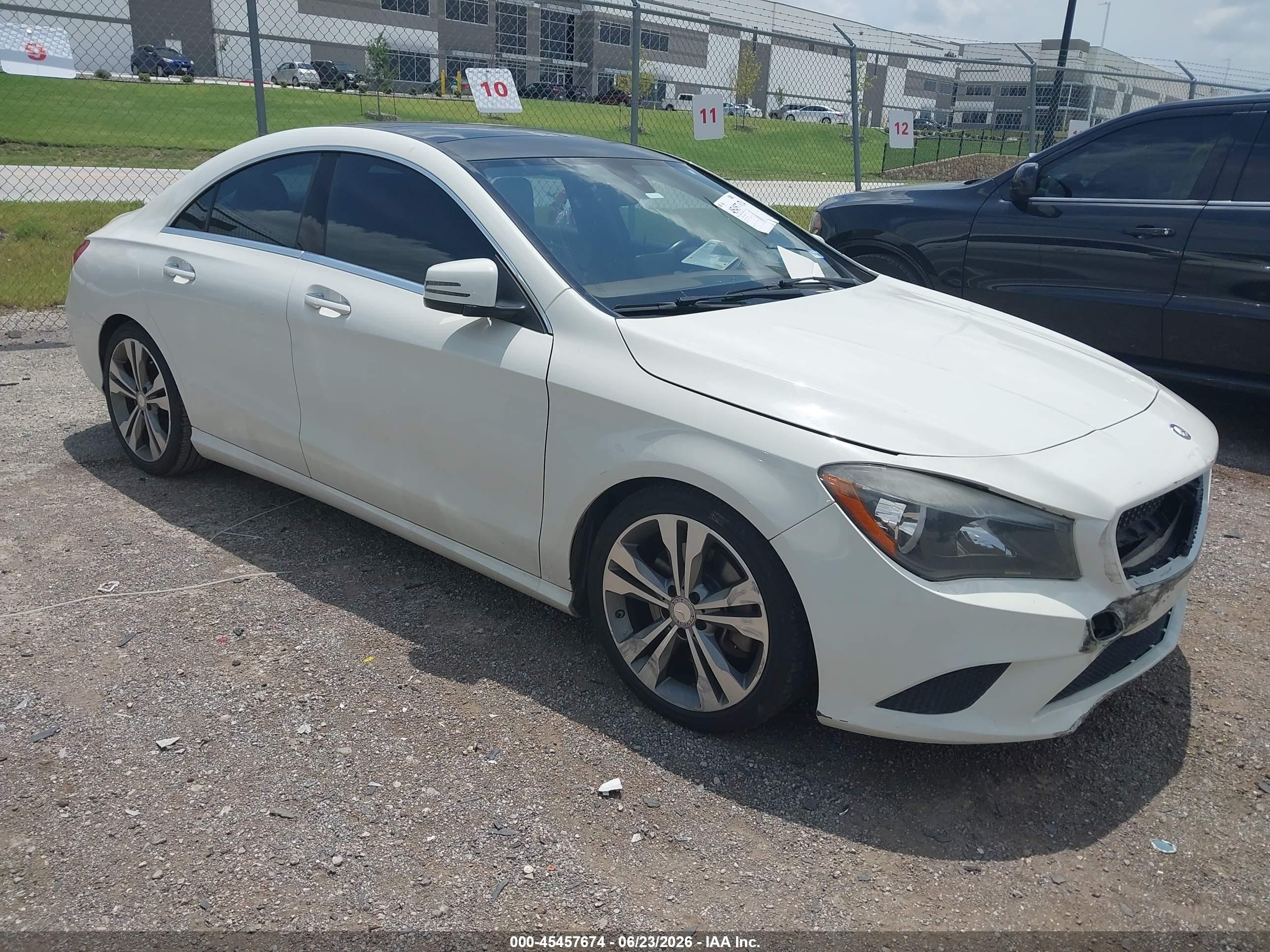 2015 Mercedes-benz Cla 250   White vin: WDDSJ4EB4FN254948