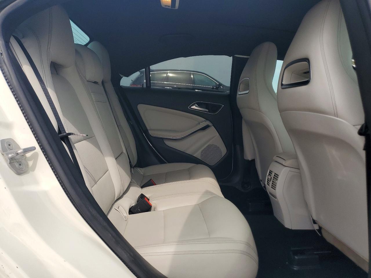 2018 Mercedes-benz Cla 250 White vin: WDDSJ4EB4JN519666