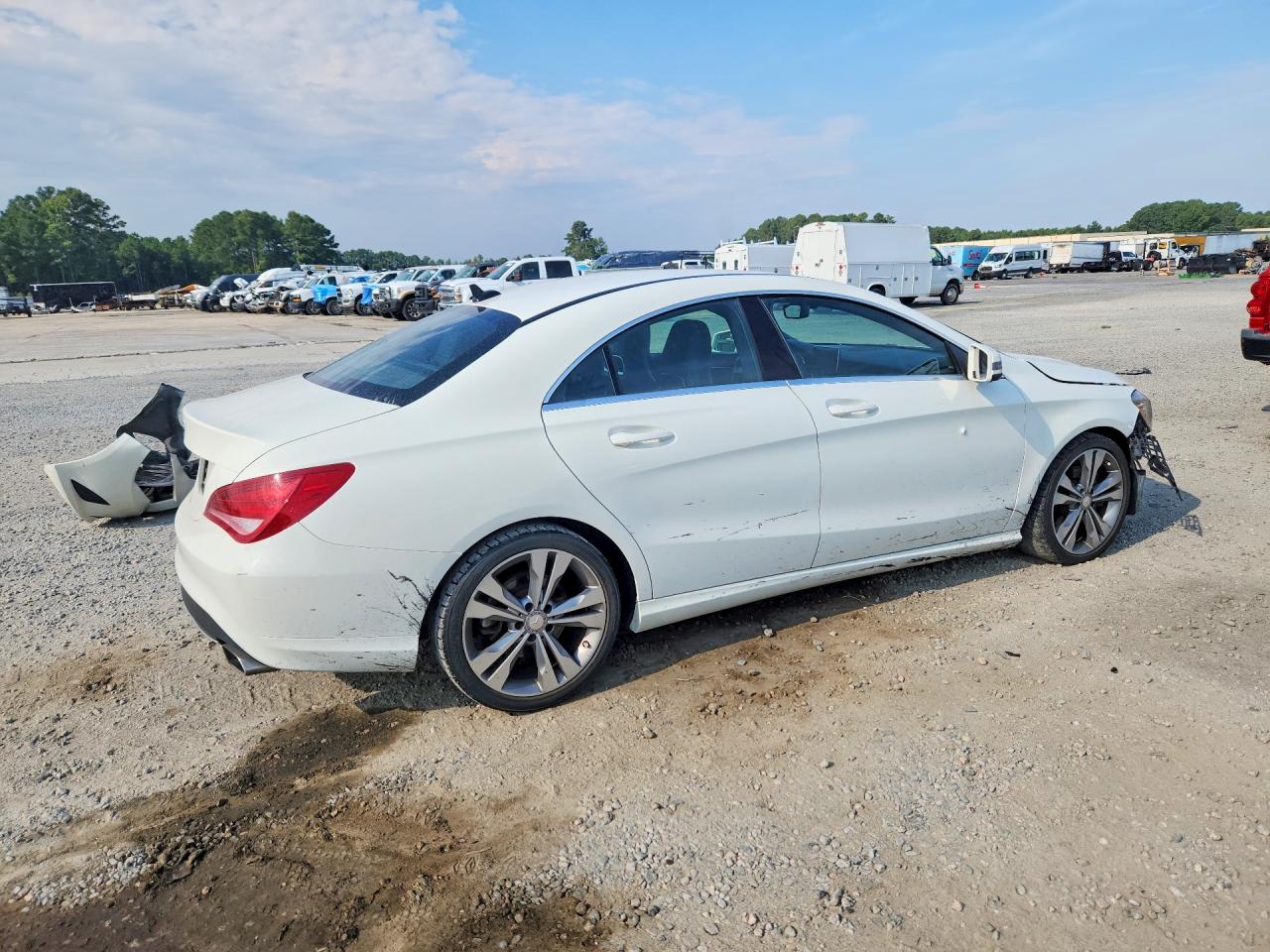 2014 Mercedes-benz Cla 250 White vin: WDDSJ4EB5EN030179