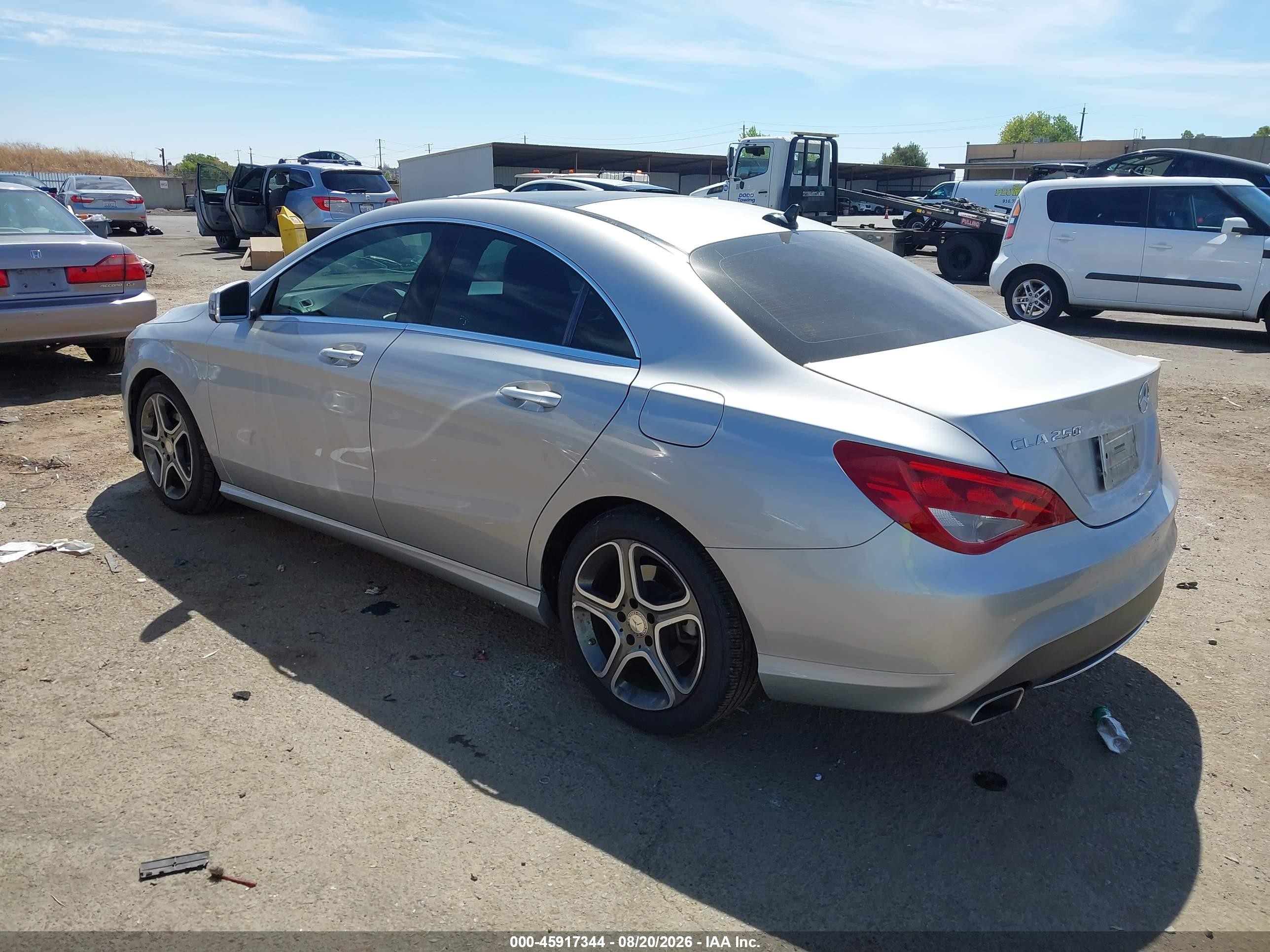 2014 Mercedes-benz Cla 250   Silver vin: WDDSJ4EB5EN042414