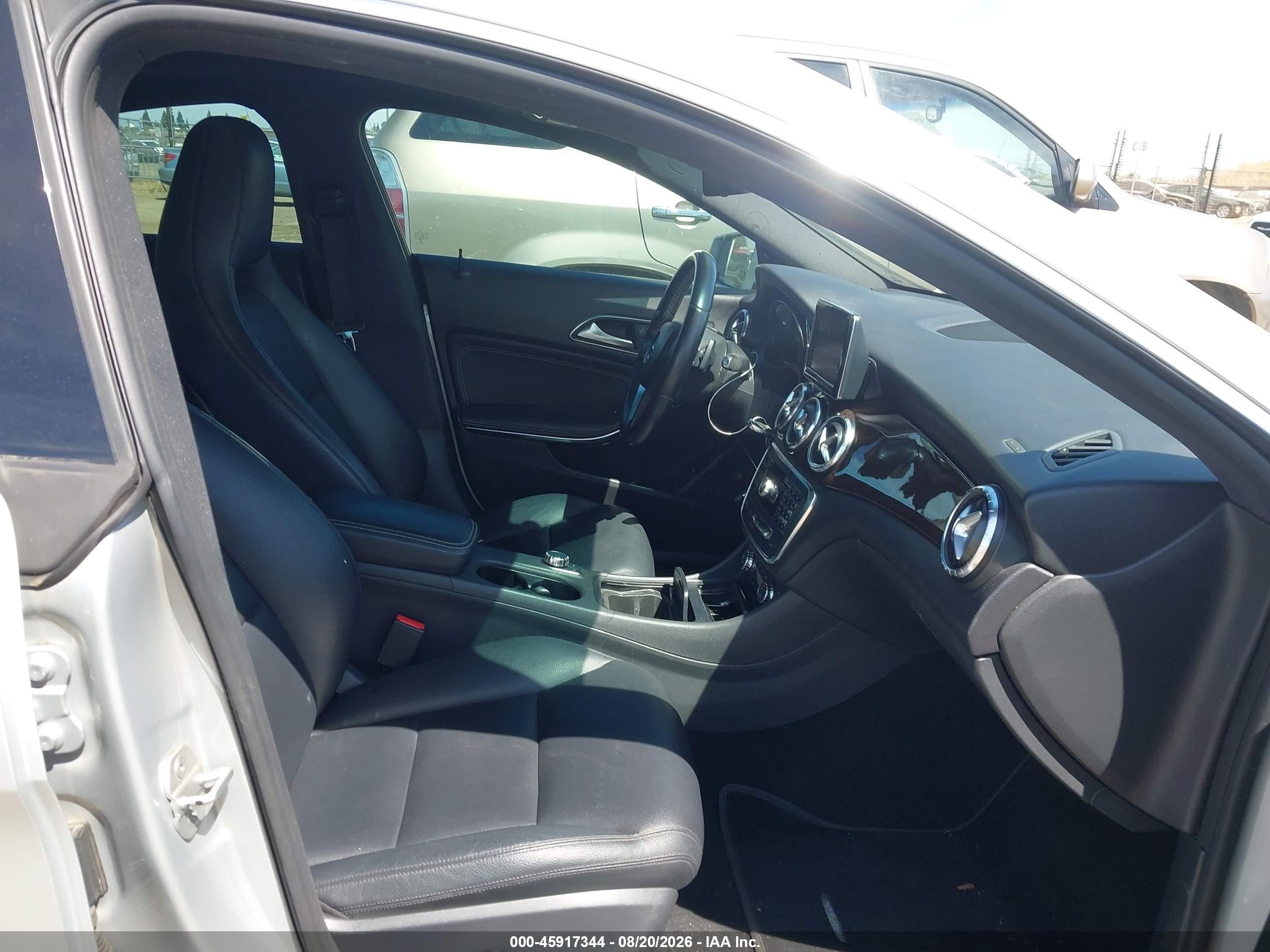 2014 Mercedes-benz Cla 250   Silver vin: WDDSJ4EB5EN042414