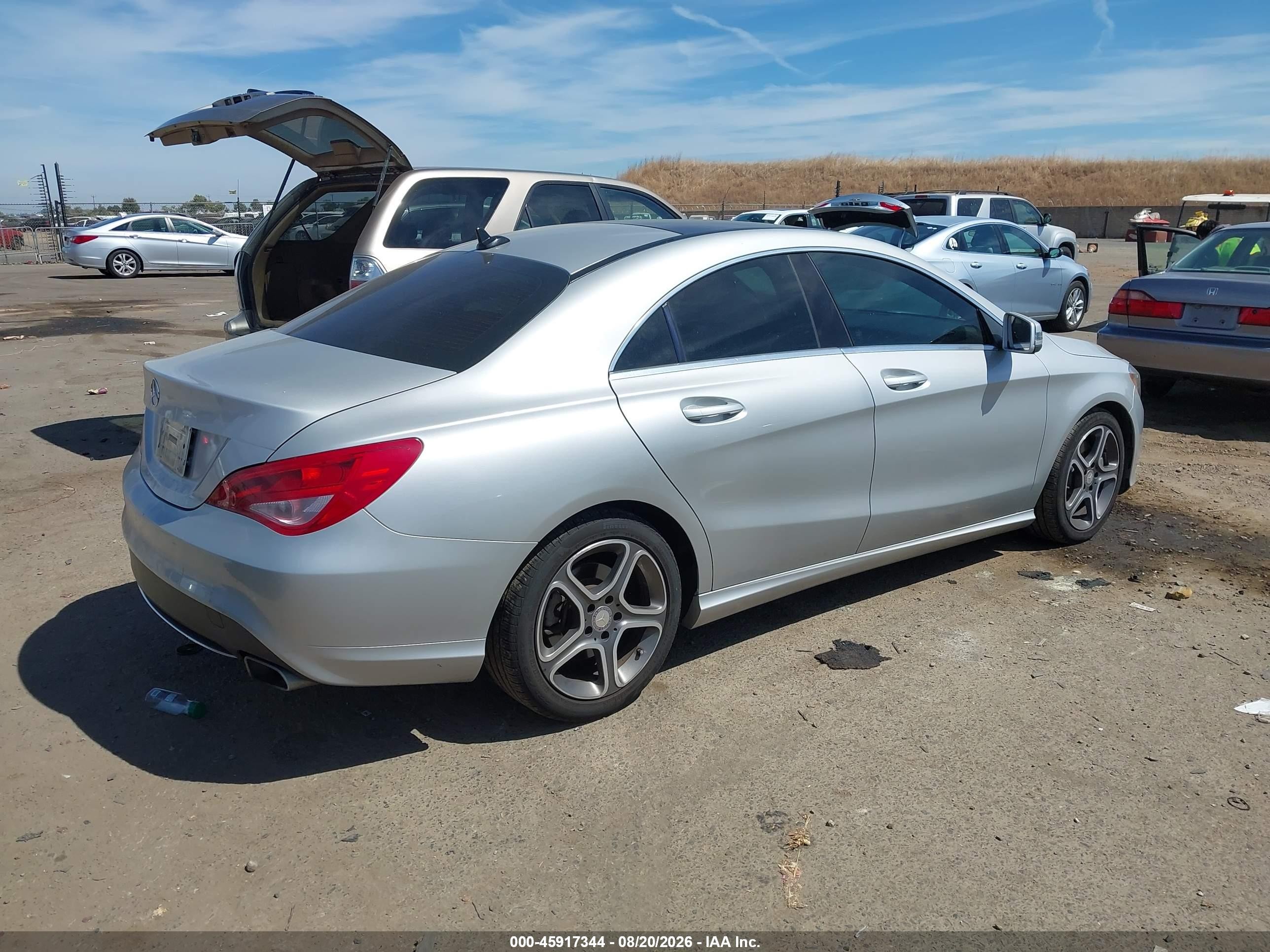 2014 Mercedes-benz Cla 250   Silver vin: WDDSJ4EB5EN042414