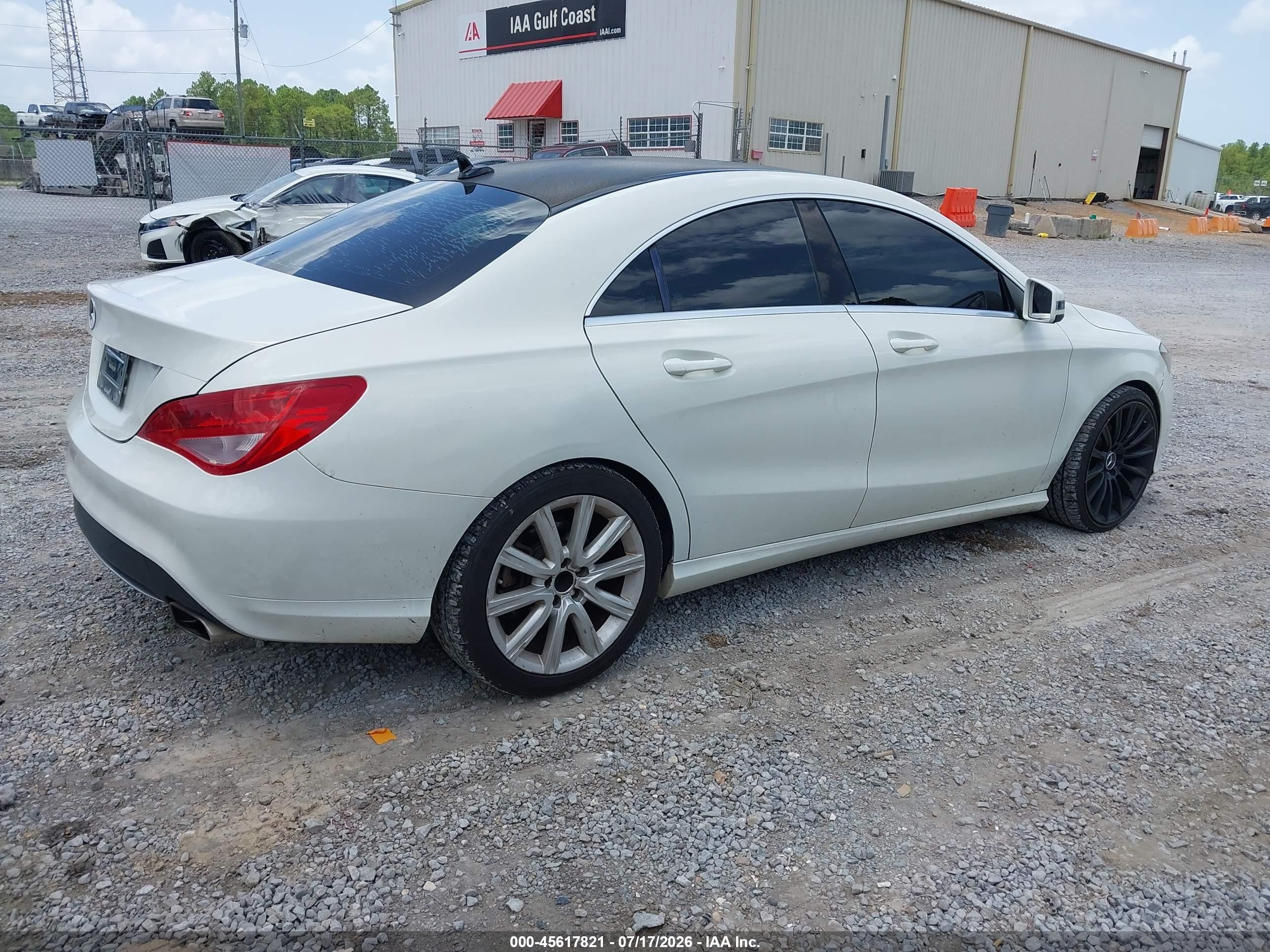 2014 Mercedes-benz Cla 250   White vin: WDDSJ4EB5EN042669