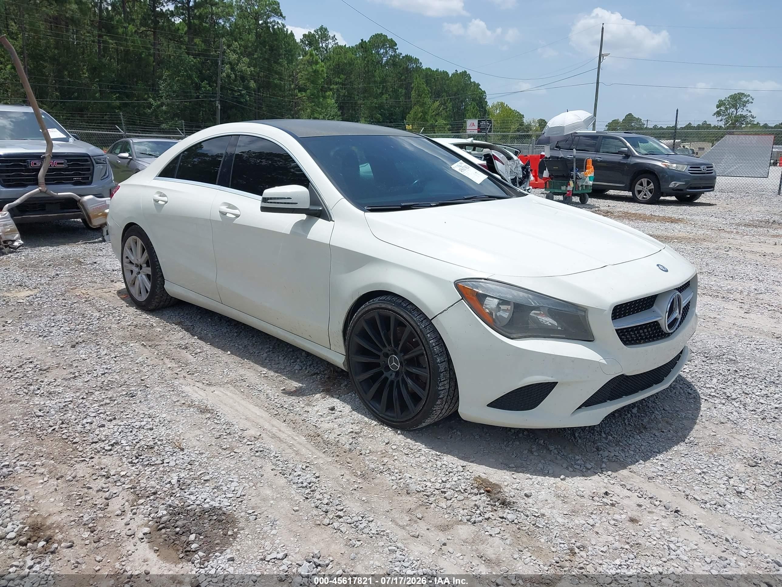 2014 Mercedes-benz Cla 250   White vin: WDDSJ4EB5EN042669