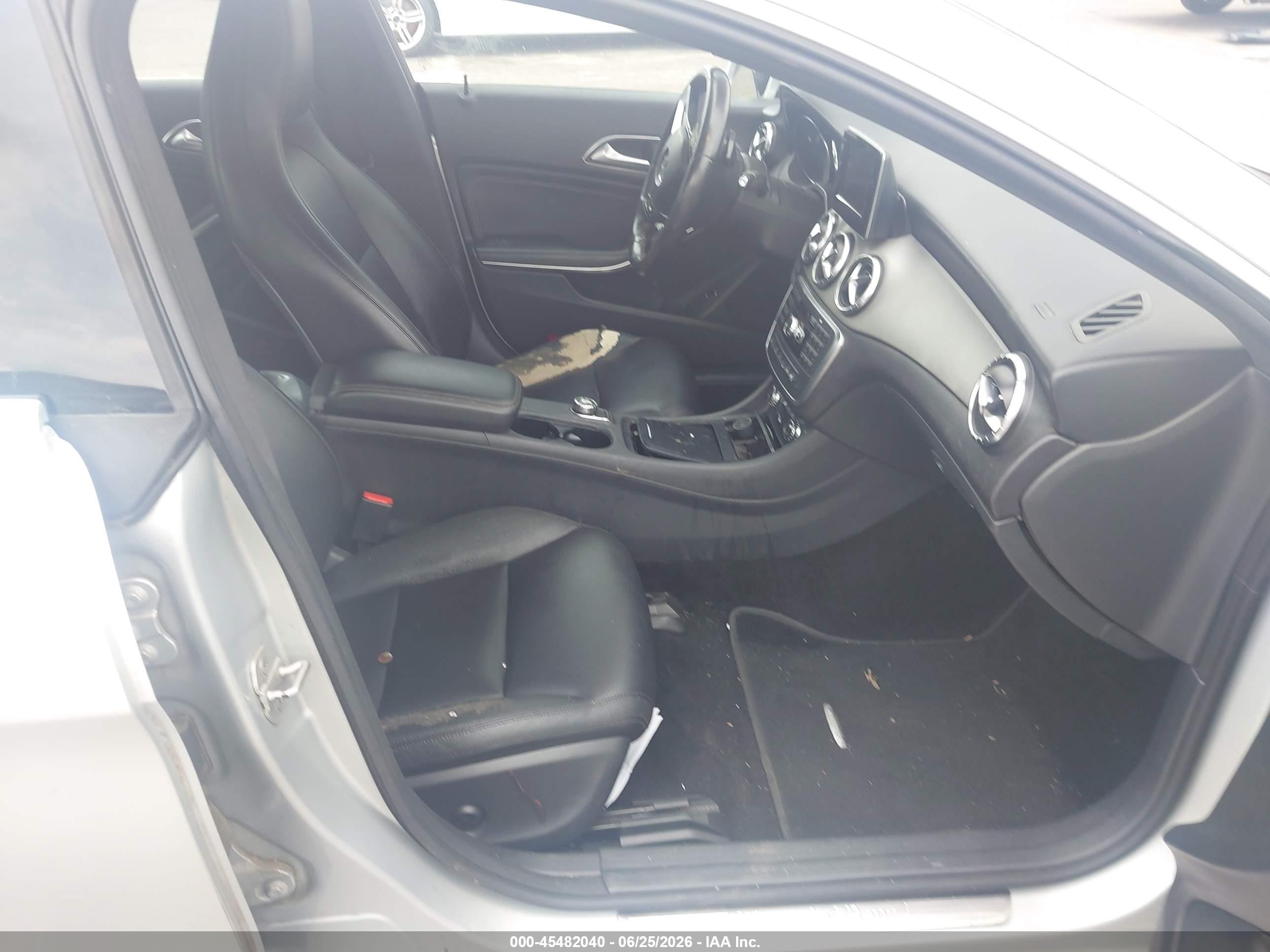 2014 Mercedes-benz Cla 250   Silver vin: WDDSJ4EB5EN043496