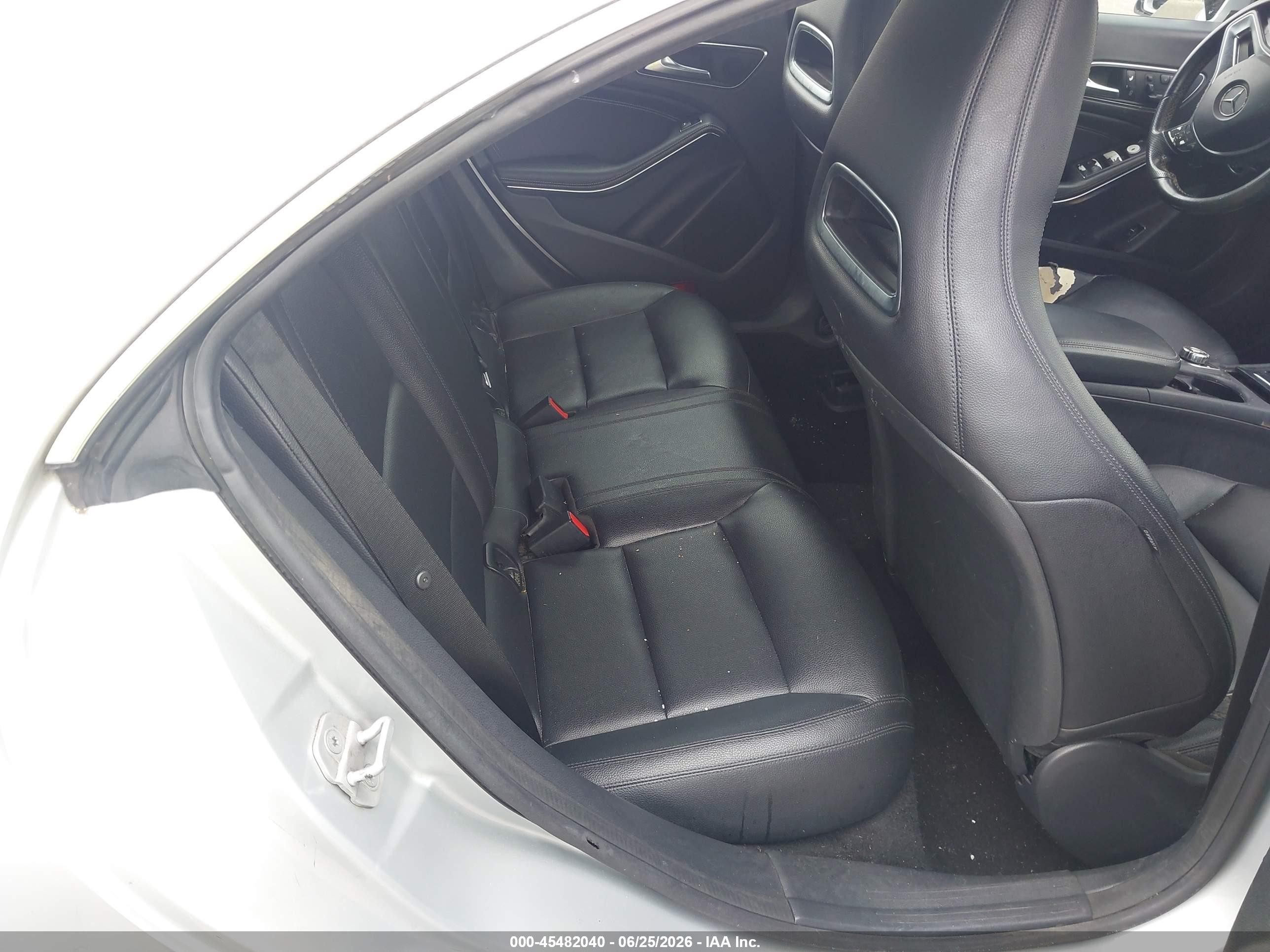 2014 Mercedes-benz Cla 250   Silver vin: WDDSJ4EB5EN043496