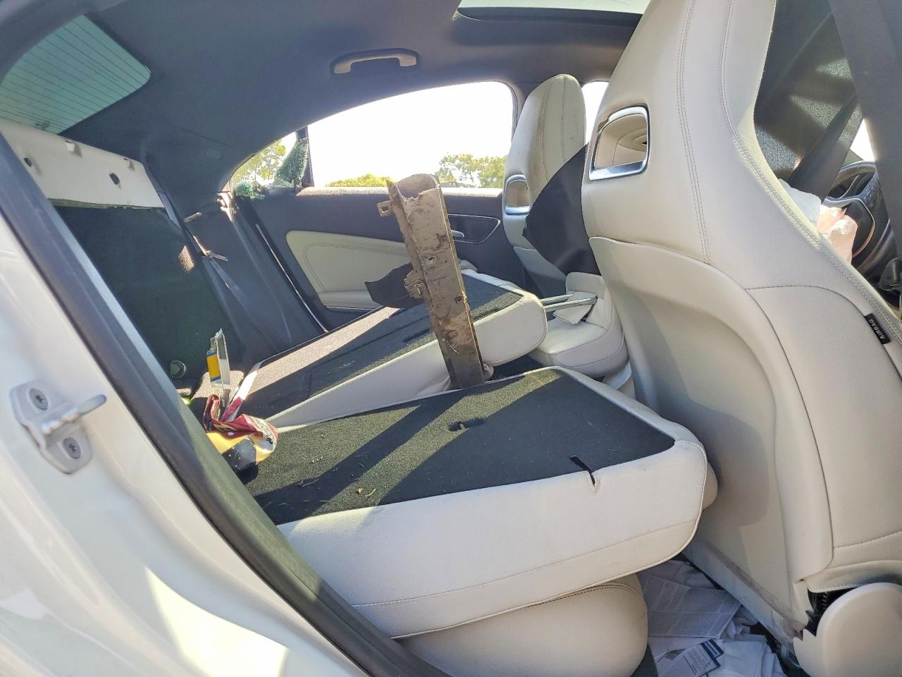 2014 Mercedes-benz Cla 250 White vin: WDDSJ4EB5EN064168
