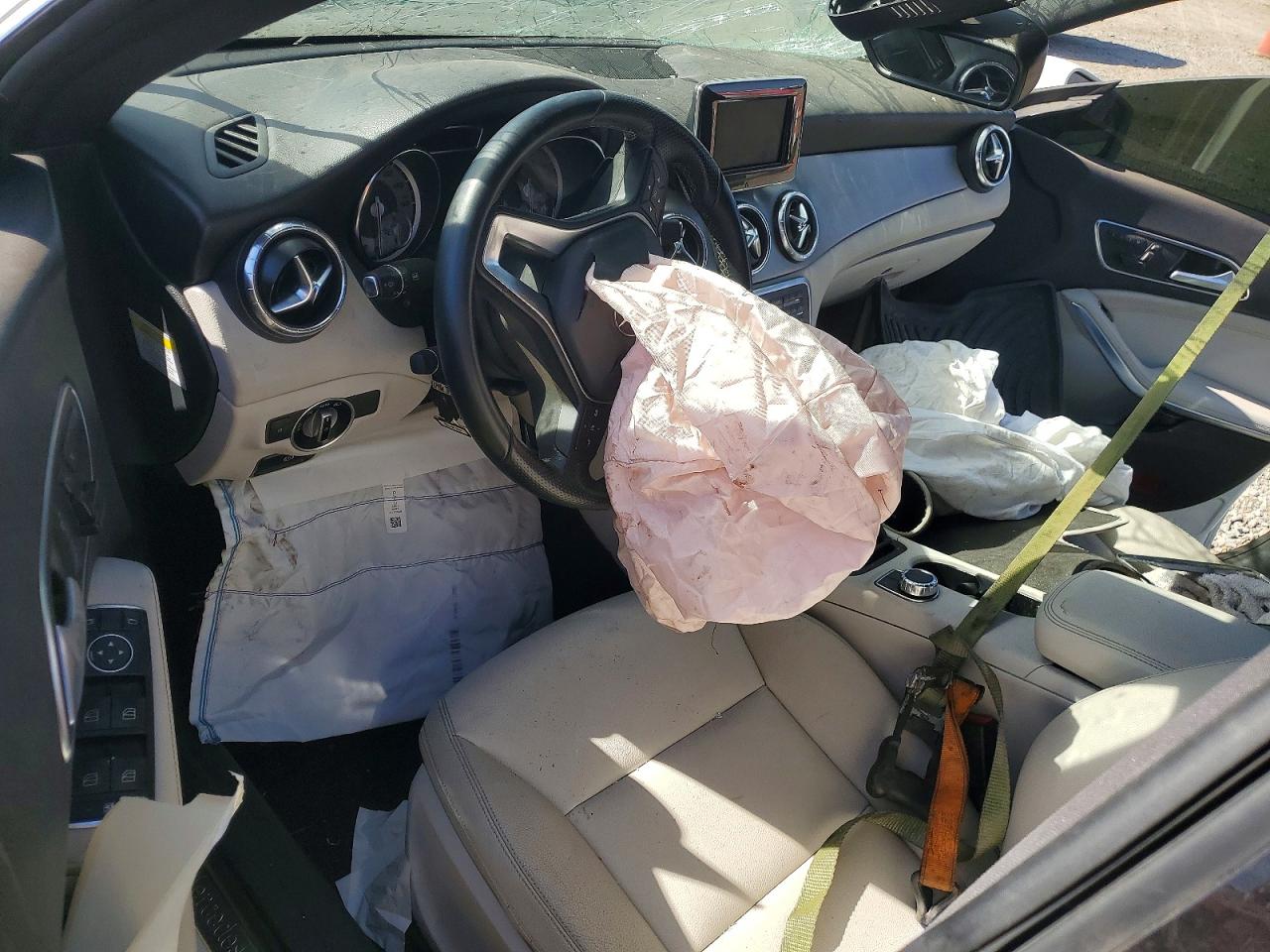 2014 Mercedes-benz Cla 250 White vin: WDDSJ4EB5EN064168