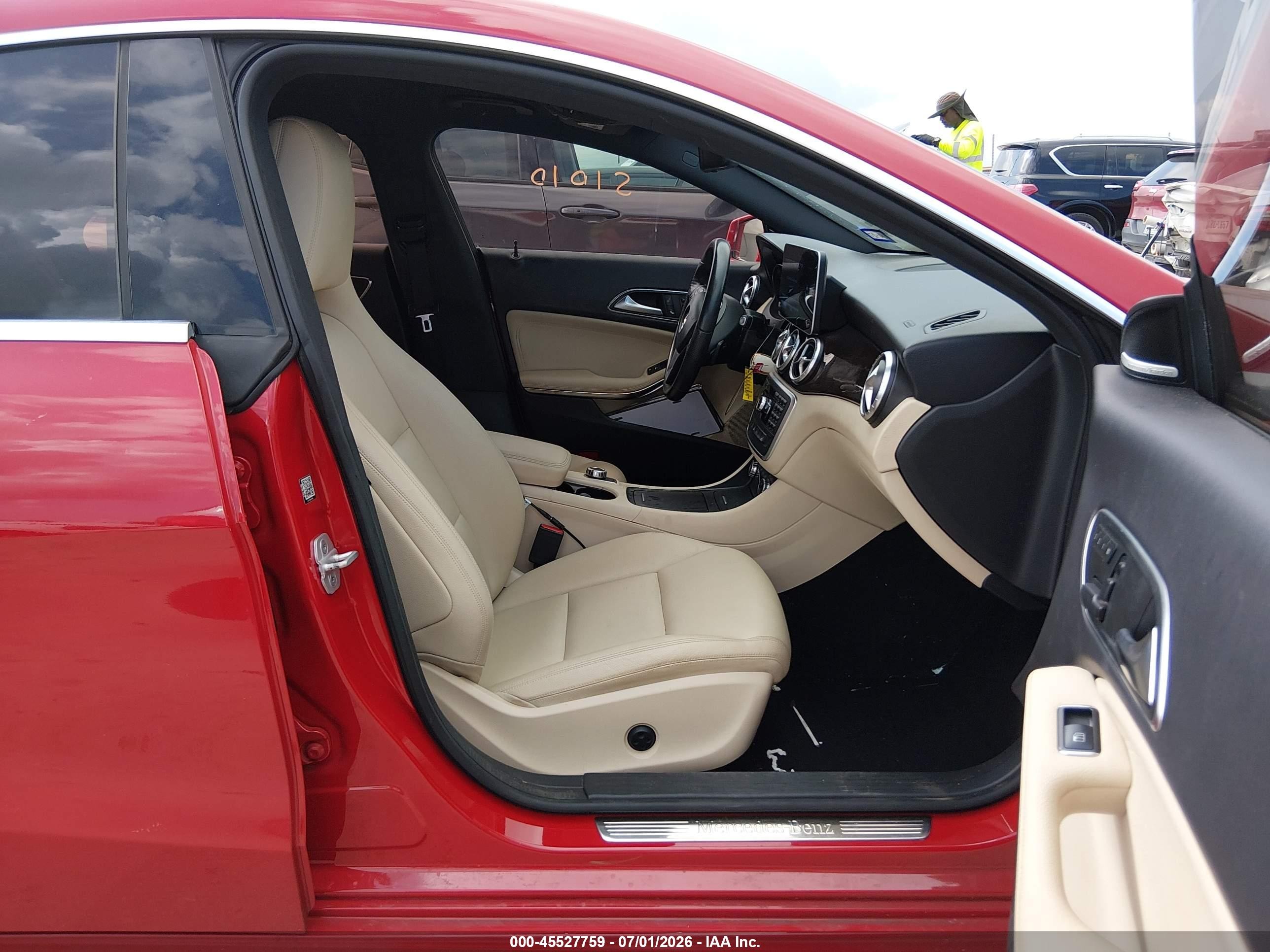 2014 Mercedes-benz Cla 250   Red vin: WDDSJ4EB5EN130279