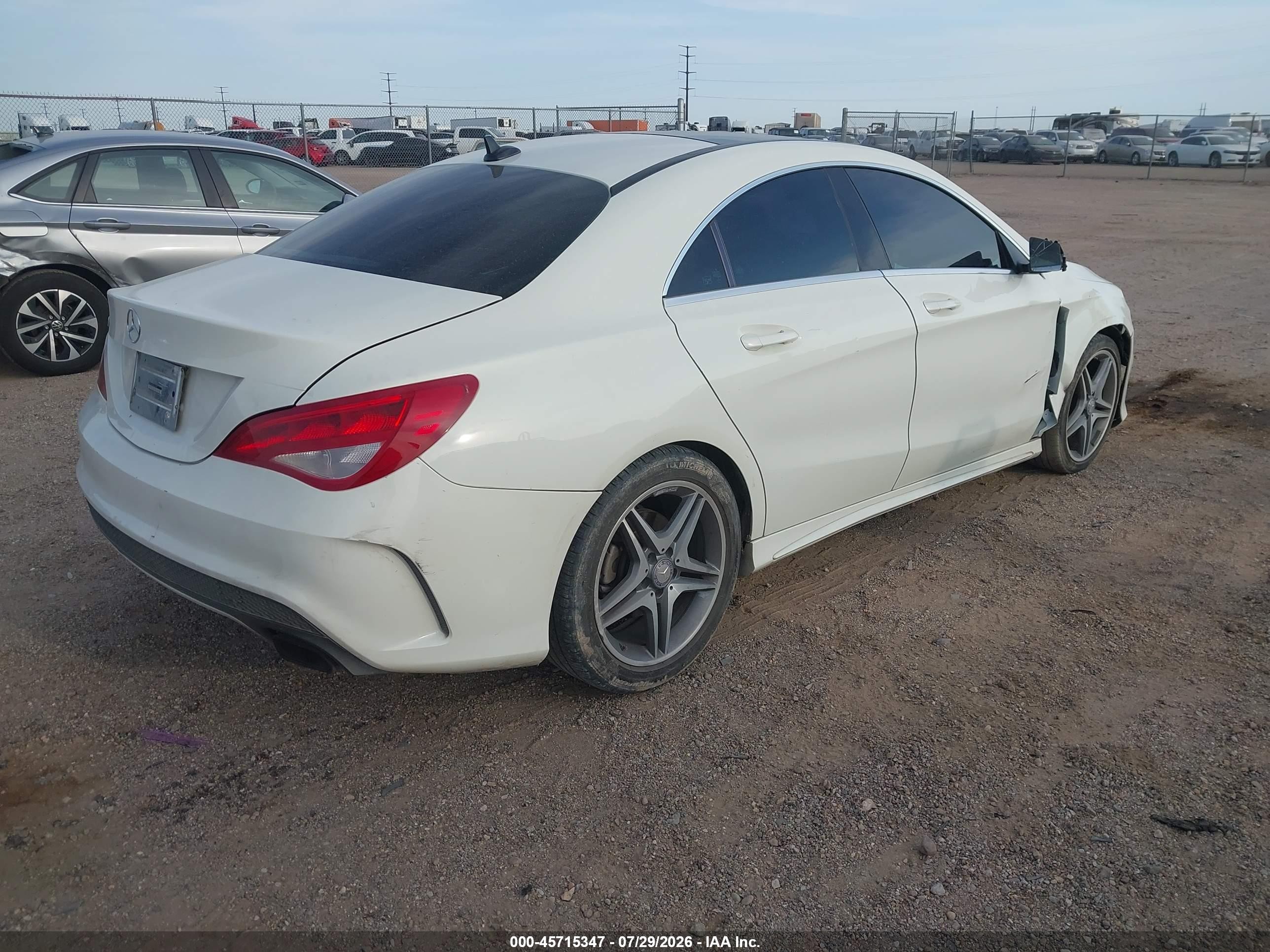 2014 Mercedes-benz Cla 250   Белый vin: WDDSJ4EB5EN149043