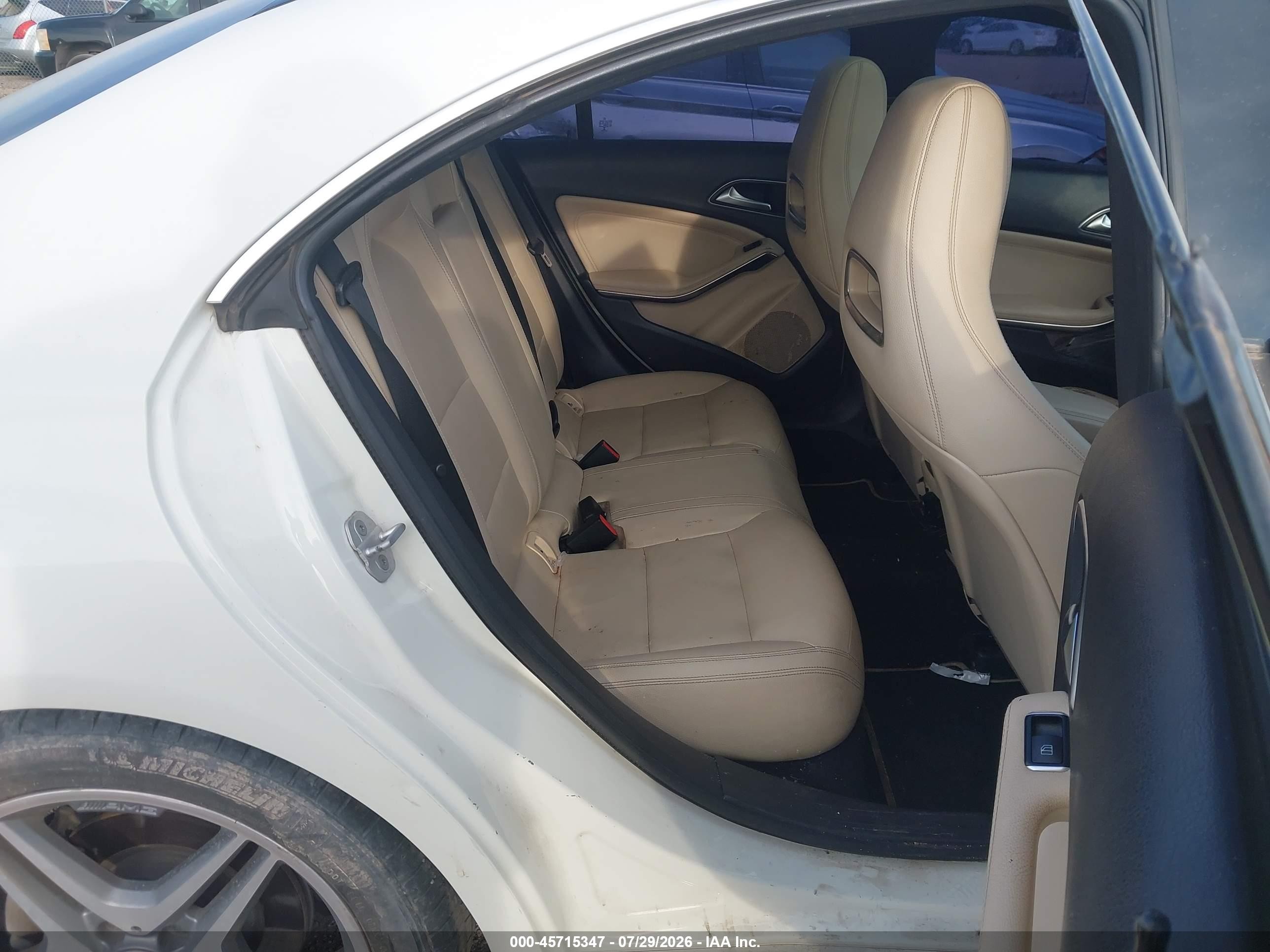 2014 Mercedes-benz Cla 250   Белый vin: WDDSJ4EB5EN149043