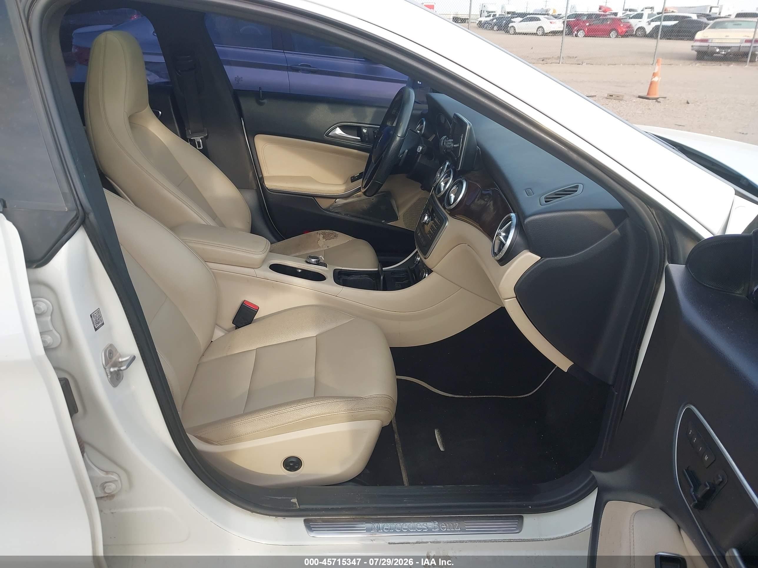 2014 Mercedes-benz Cla 250   Белый vin: WDDSJ4EB5EN149043