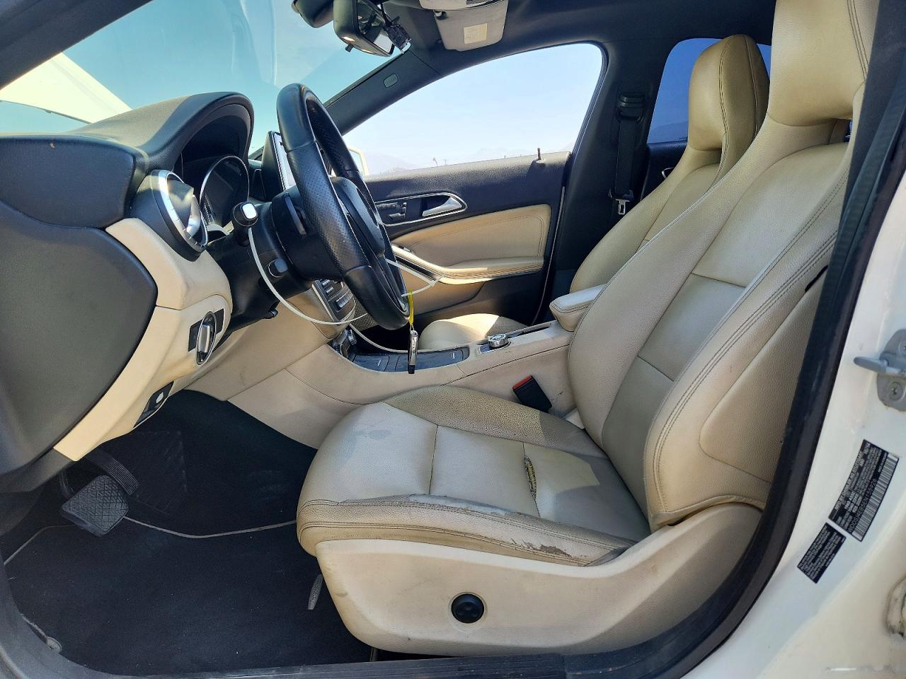2014 Mercedes-benz Cla 250 Белый vin: WDDSJ4EB5EN155926