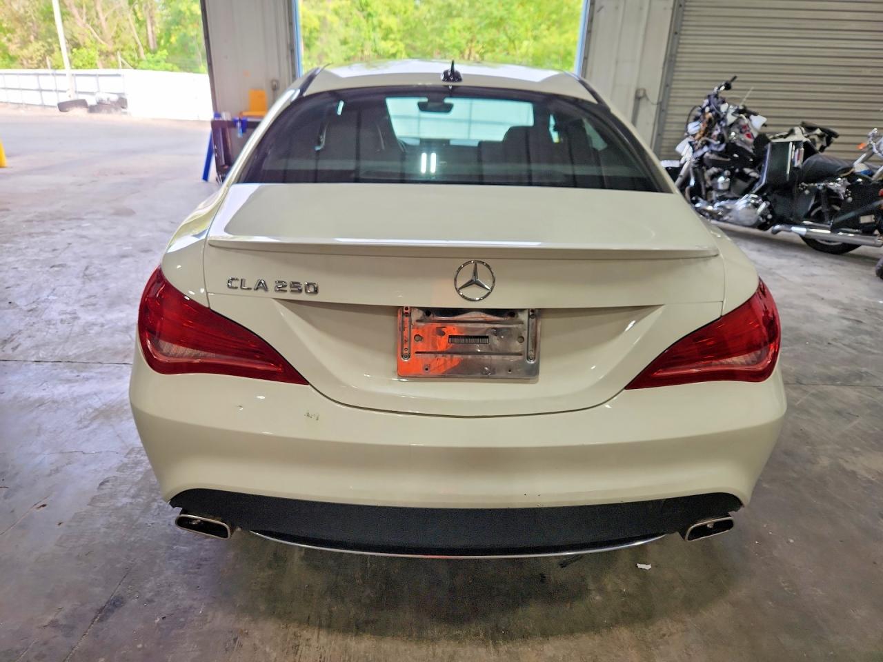 2014 Mercedes-benz Cla 250 White vin: WDDSJ4EB5EN157191