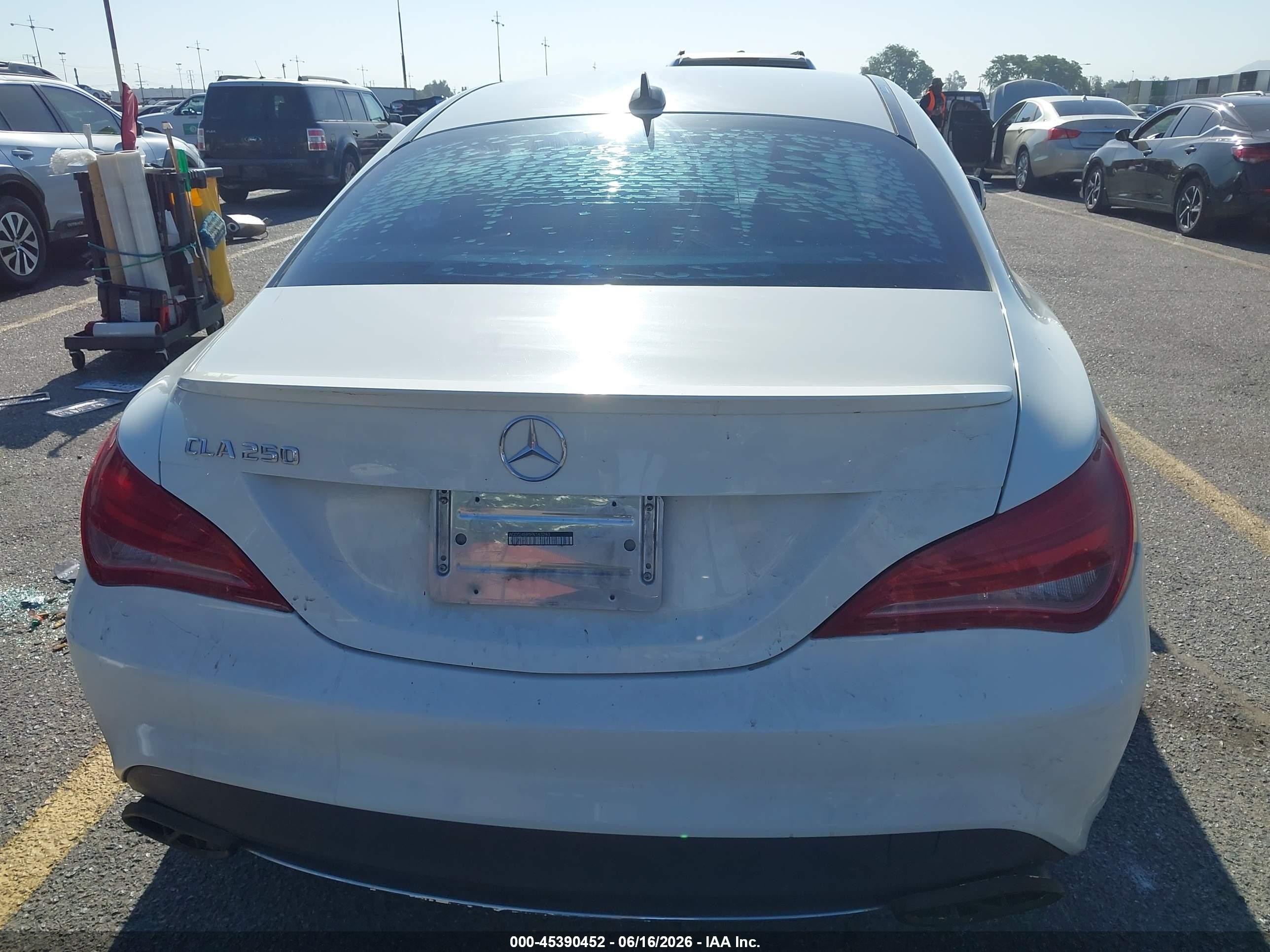 2015 Mercedes-benz Cla 250 White vin: WDDSJ4EB5FN163283