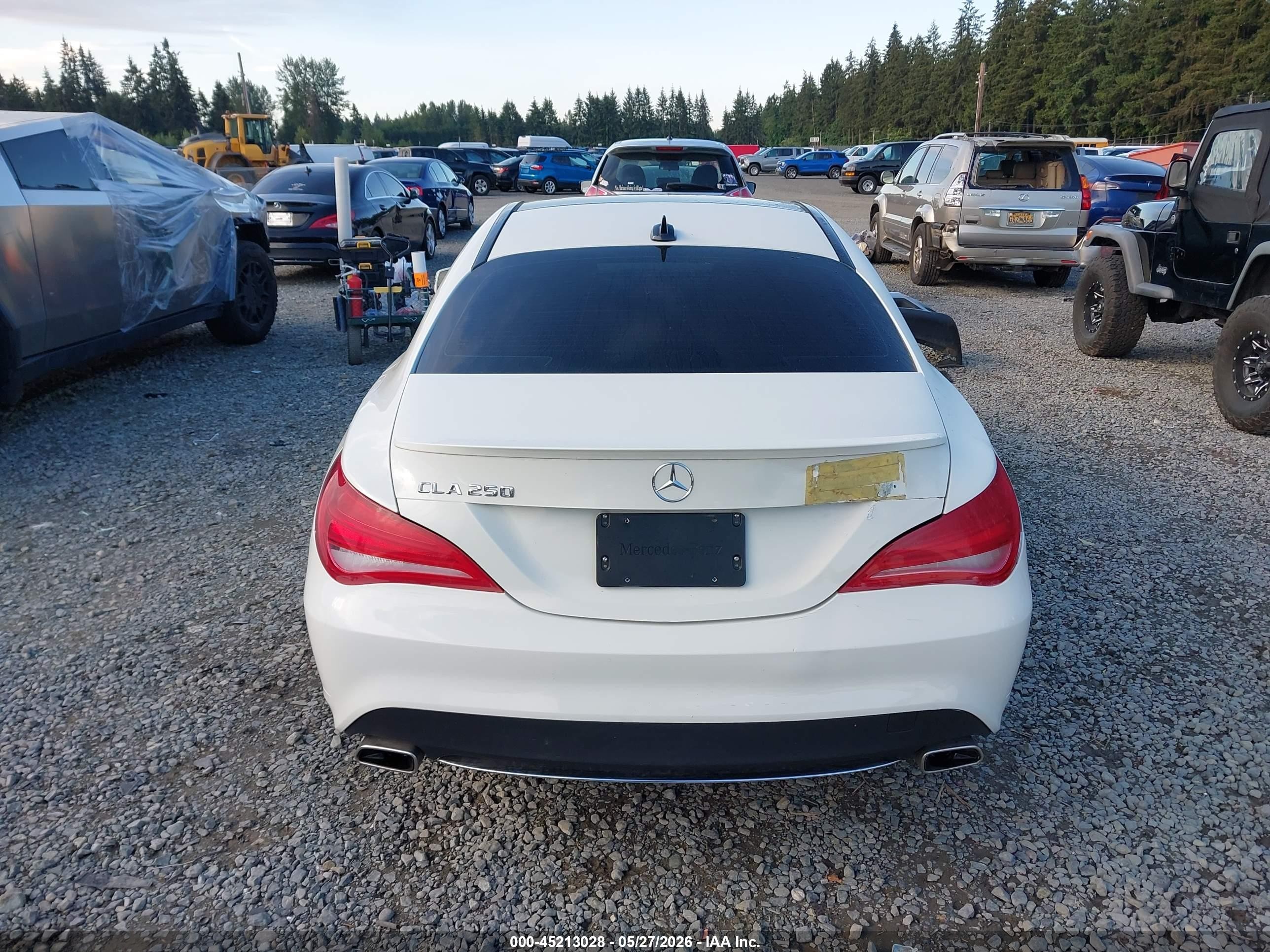 2015 Mercedes-benz Cla 250   White vin: WDDSJ4EB5FN220193