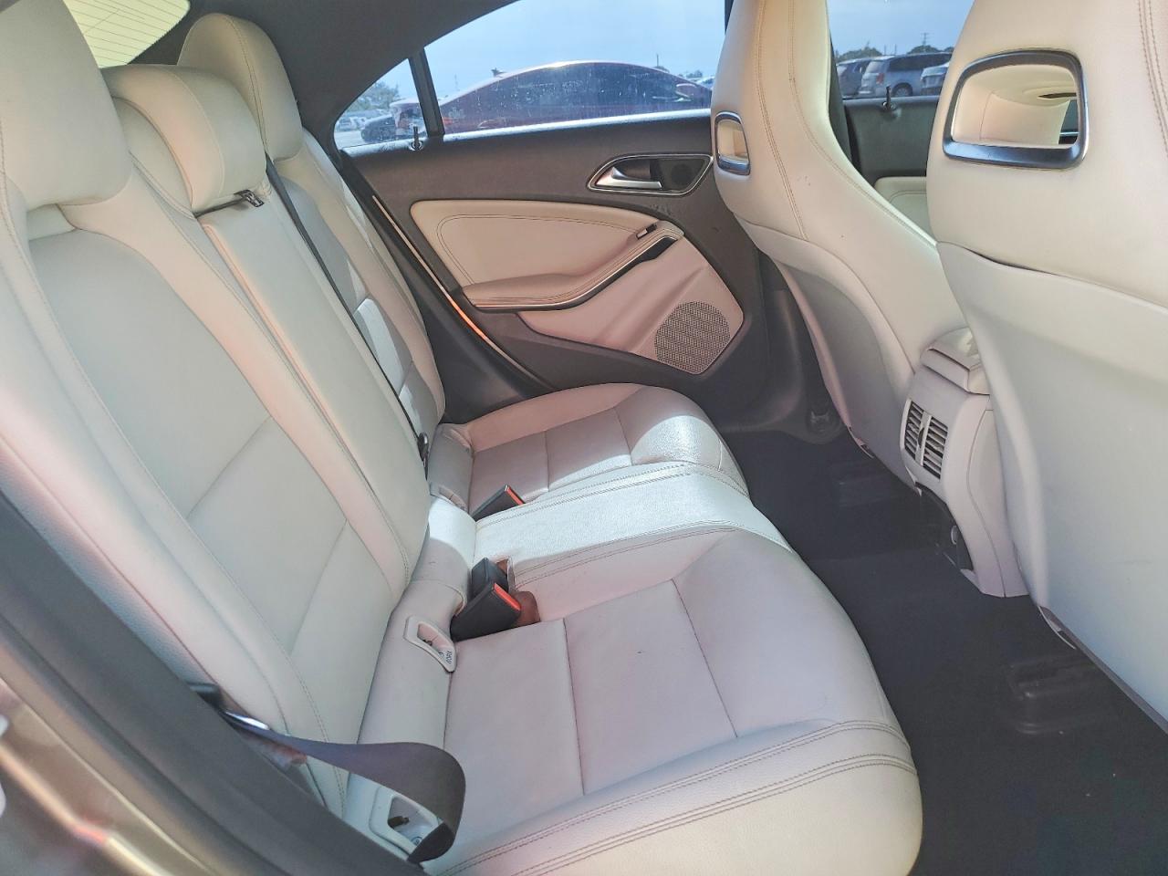 2014 Merz Cla 250 Gray vin: WDDSJ4EB6EN037058