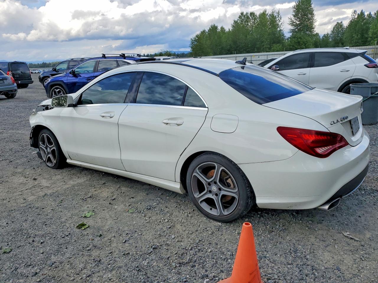 2014 Mercedes-benz Cla 250 White vin: WDDSJ4EB6EN043992