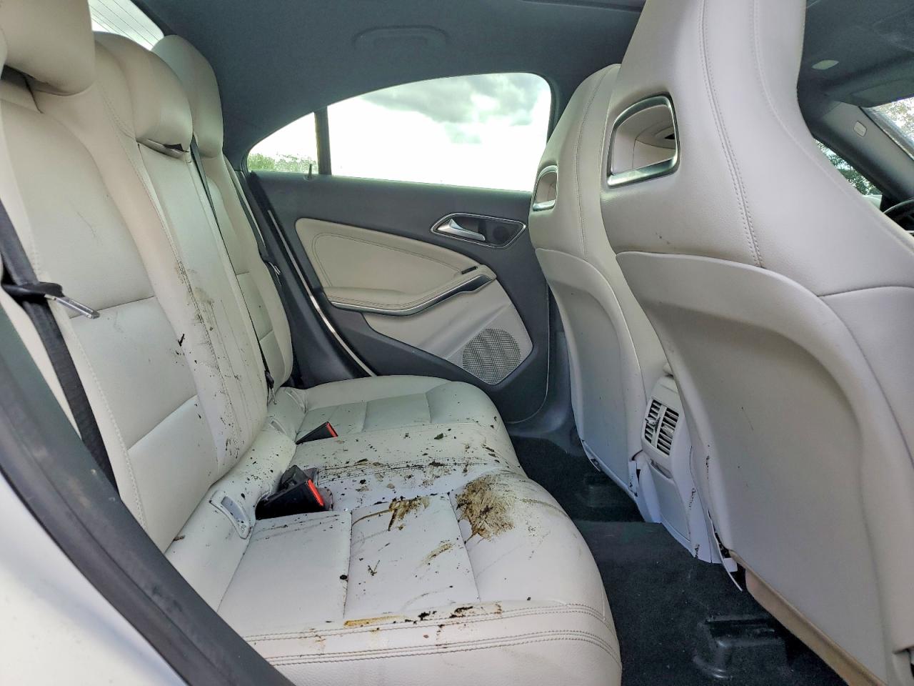 2014 Mercedes-benz Cla 250 White vin: WDDSJ4EB6EN043992