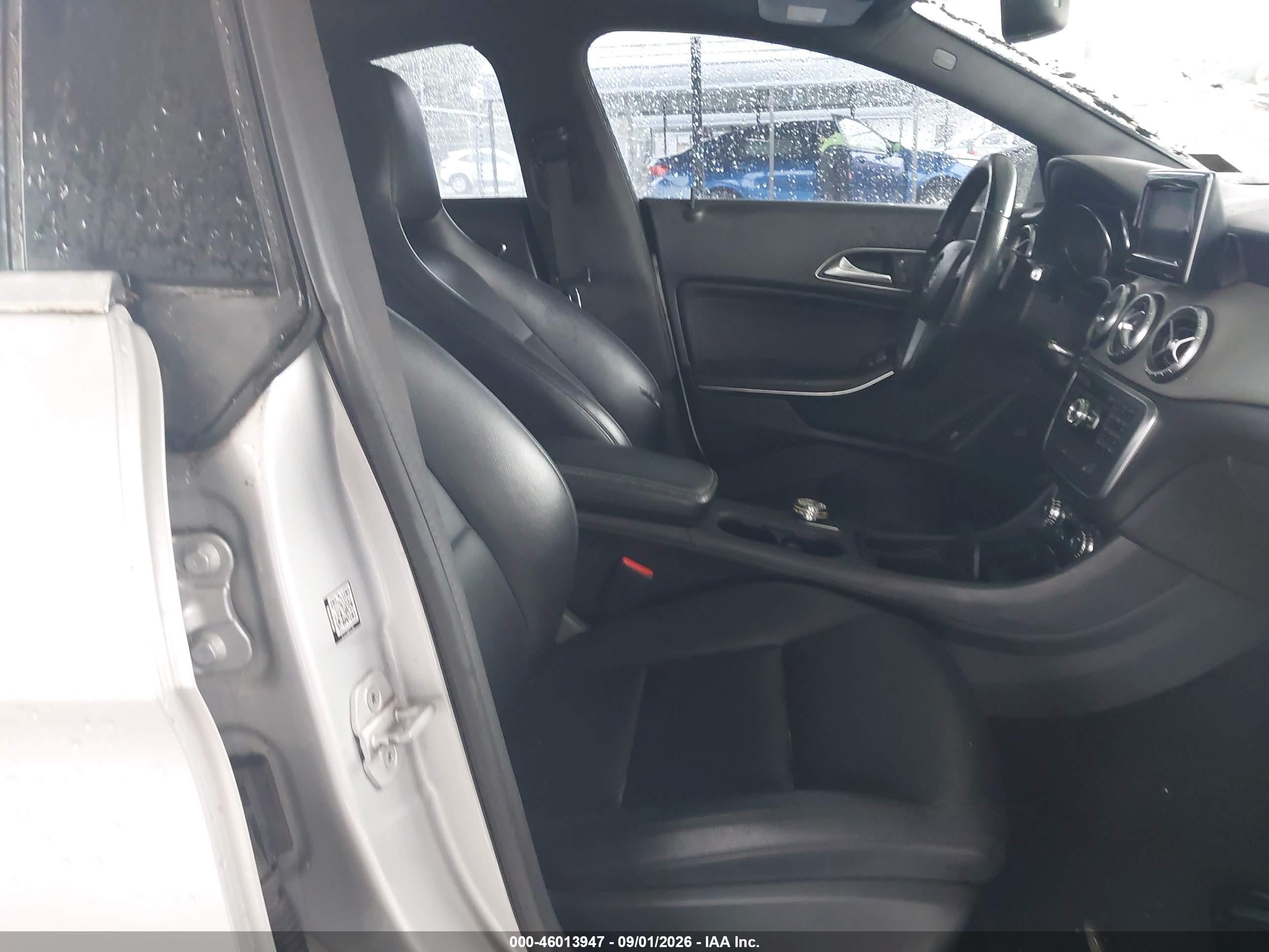 2014 Mercedes-benz Cla 250   Silver vin: WDDSJ4EB6EN049159