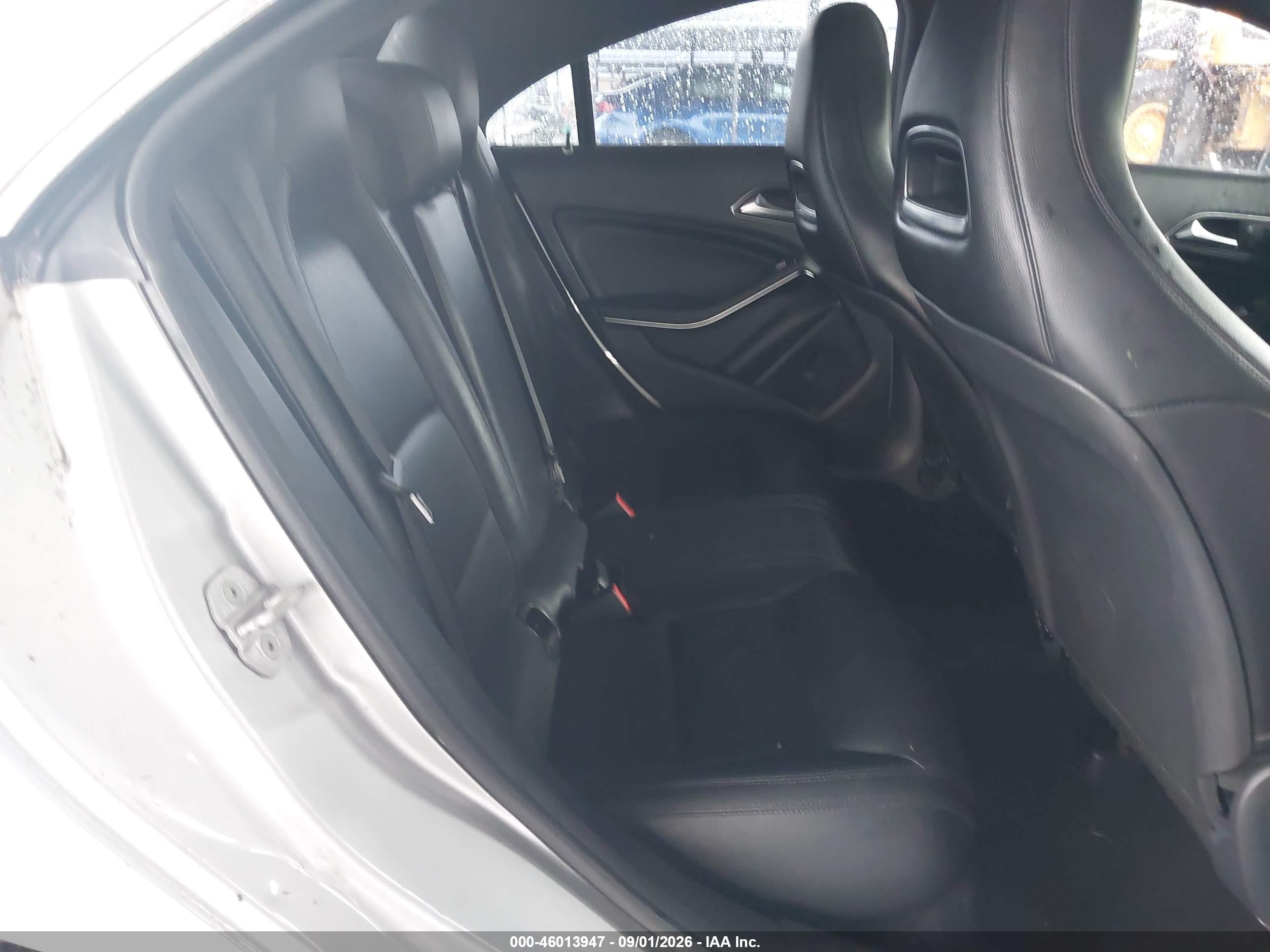 2014 Mercedes-benz Cla 250   Silver vin: WDDSJ4EB6EN049159