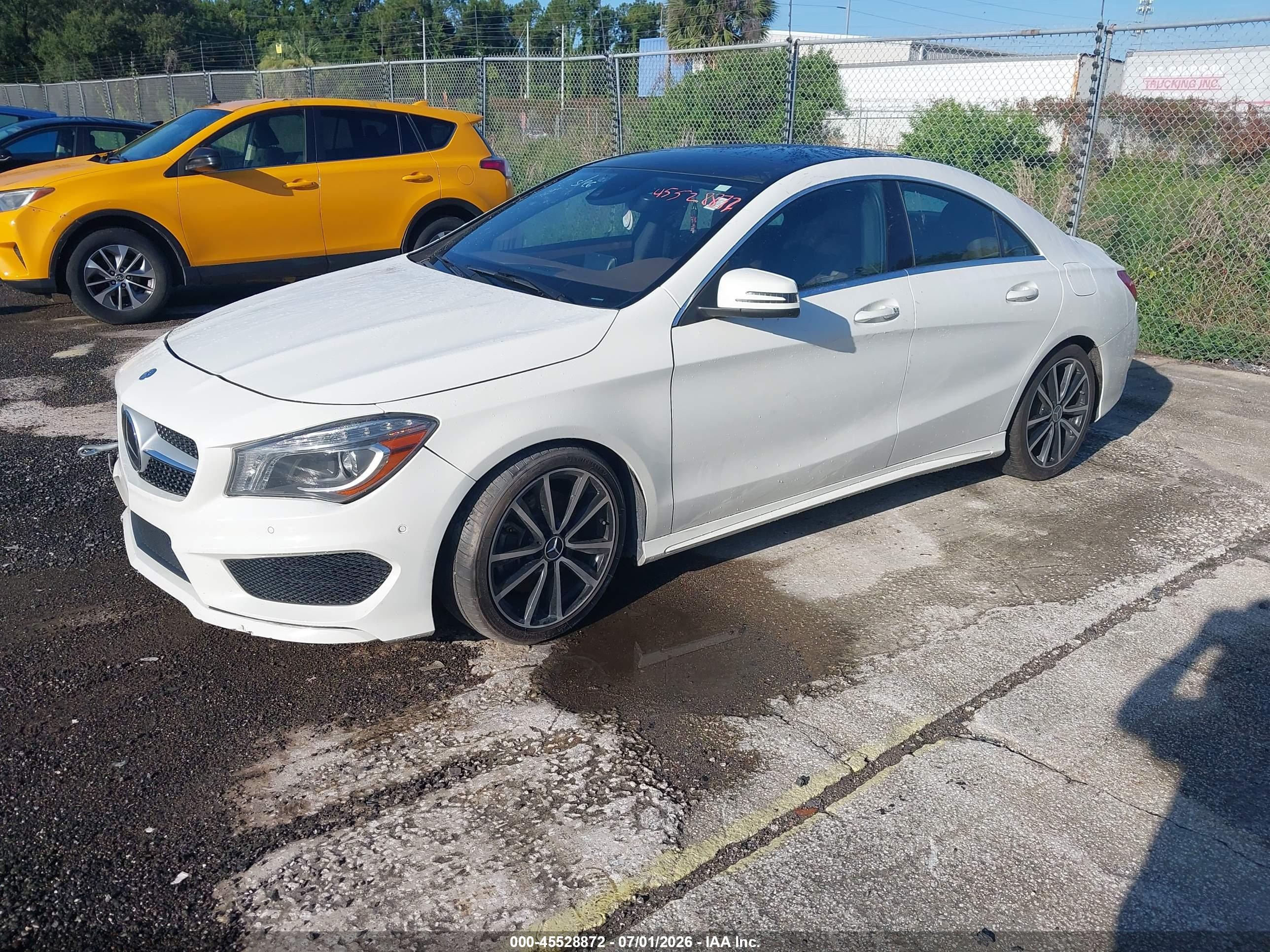 2014 Mercedes-benz Cla 250   White vin: WDDSJ4EB6EN050862