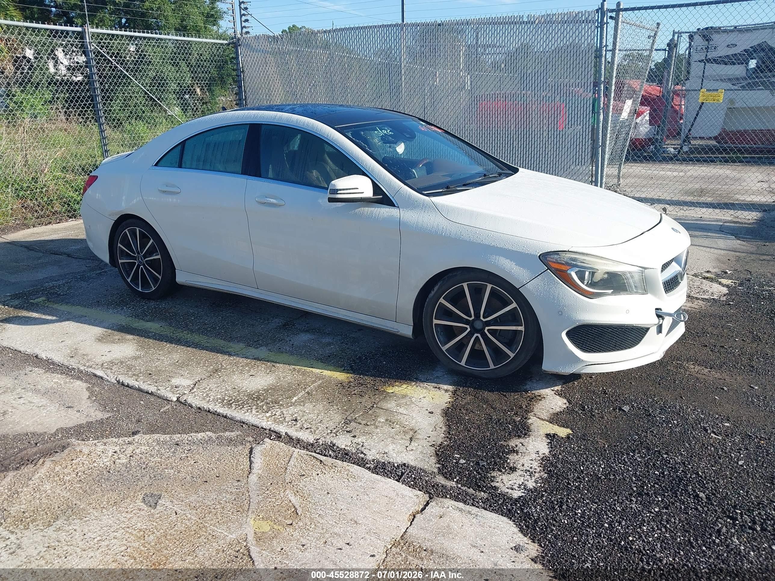 2014 Mercedes-benz Cla 250   White vin: WDDSJ4EB6EN050862