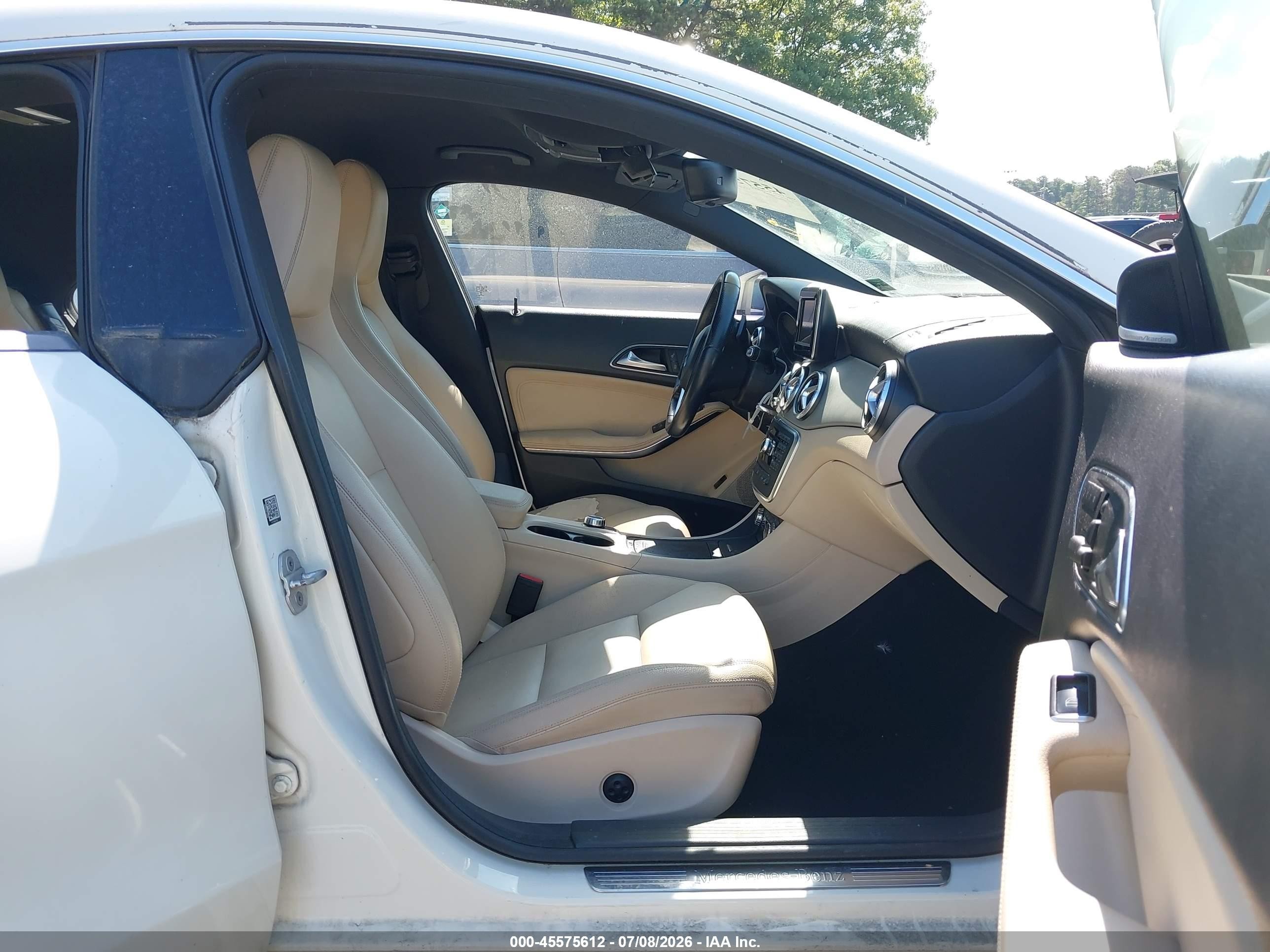 2014 Mercedes-benz Cla 250   White vin: WDDSJ4EB6EN052627