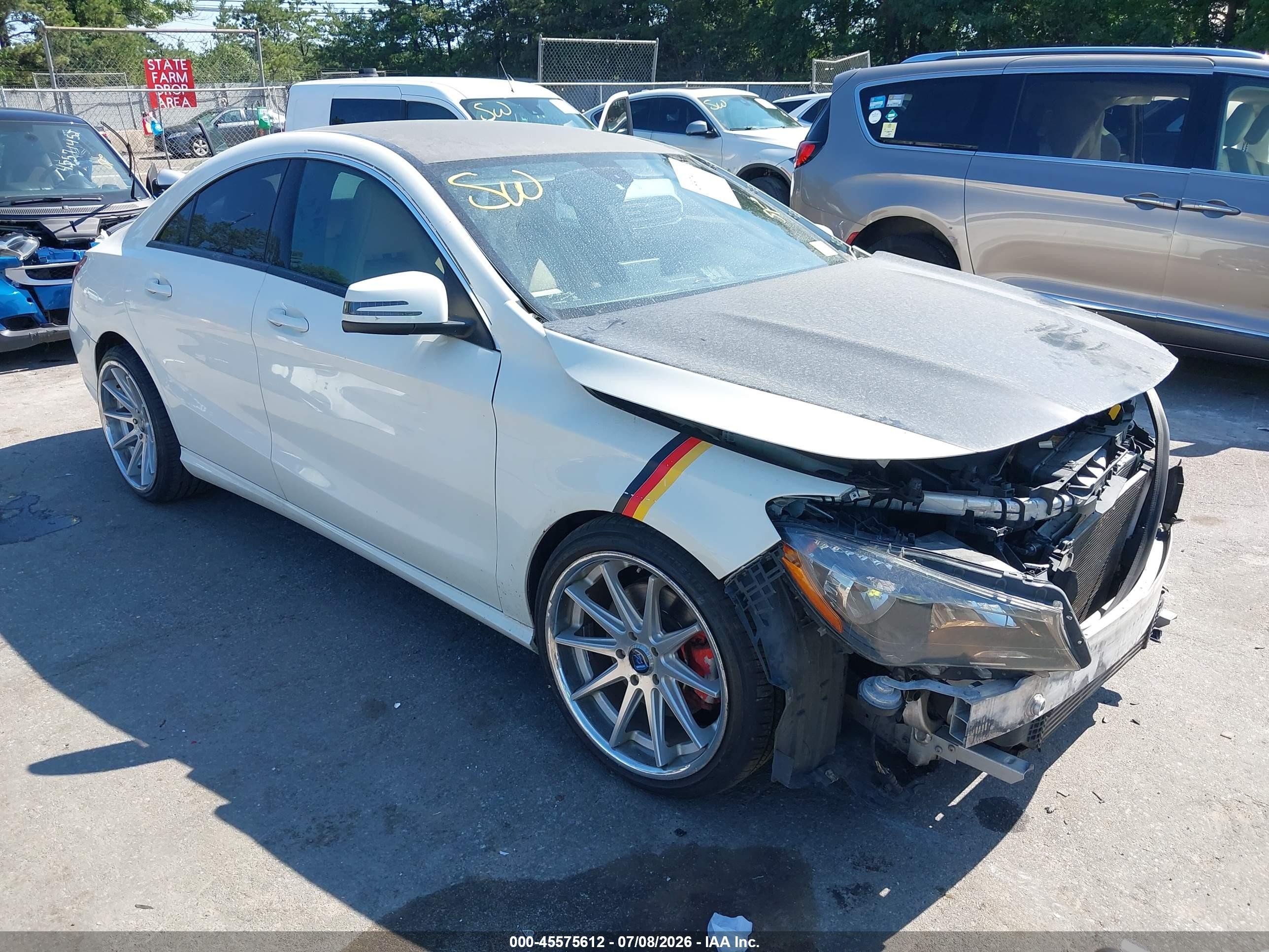 2014 Mercedes-benz Cla 250   White vin: WDDSJ4EB6EN052627