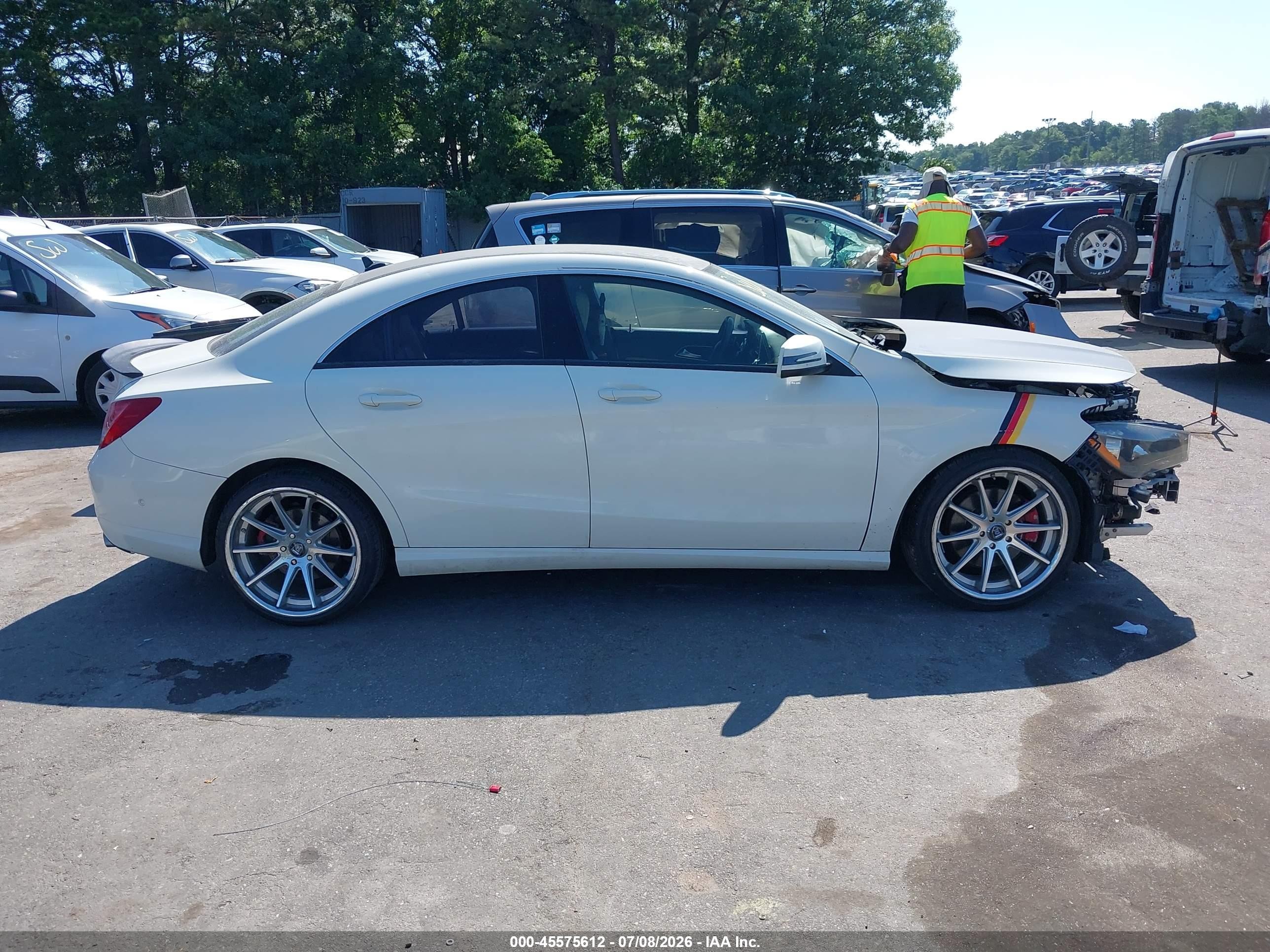 2014 Mercedes-benz Cla 250   White vin: WDDSJ4EB6EN052627