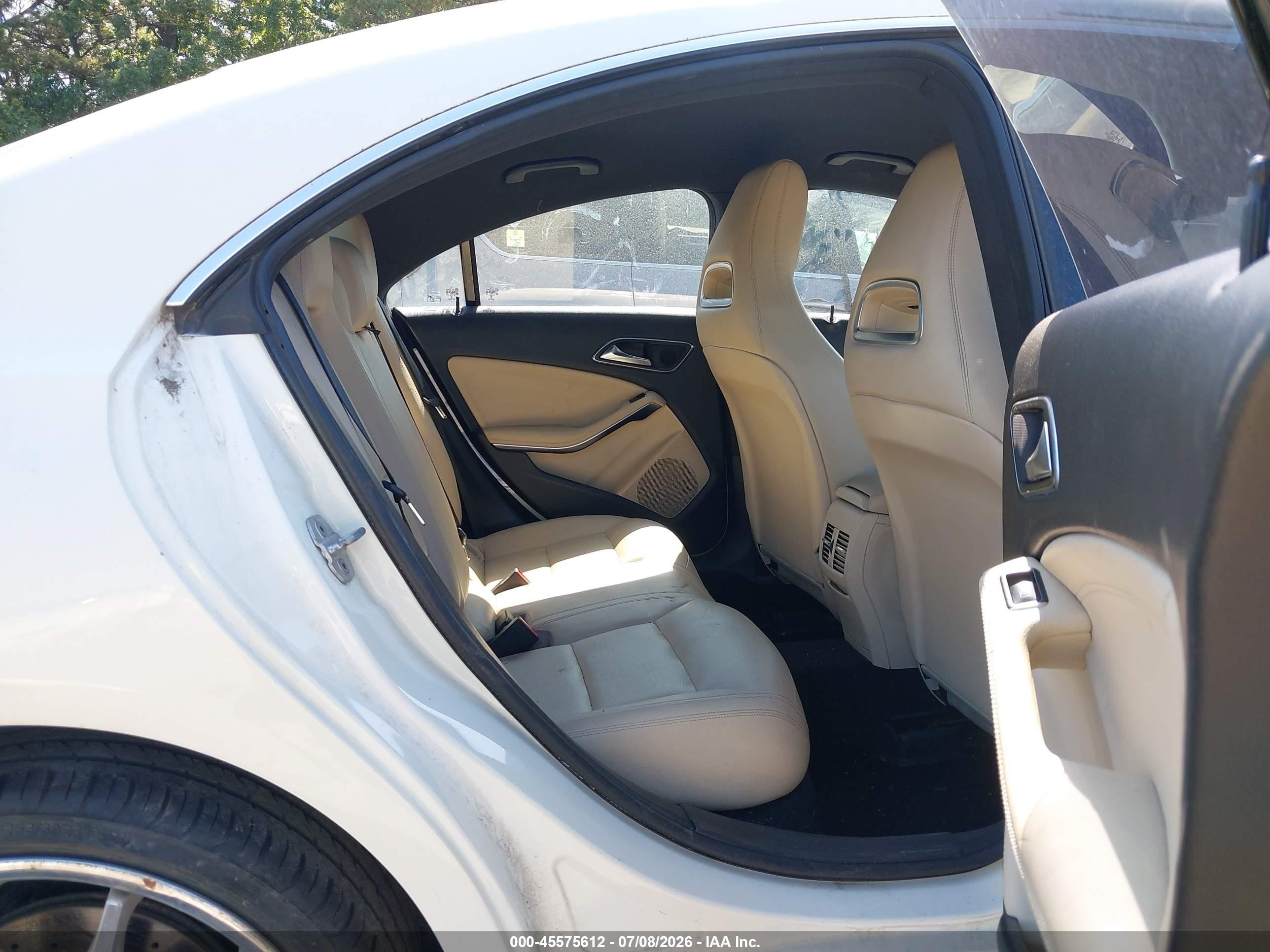 2014 Mercedes-benz Cla 250   White vin: WDDSJ4EB6EN052627