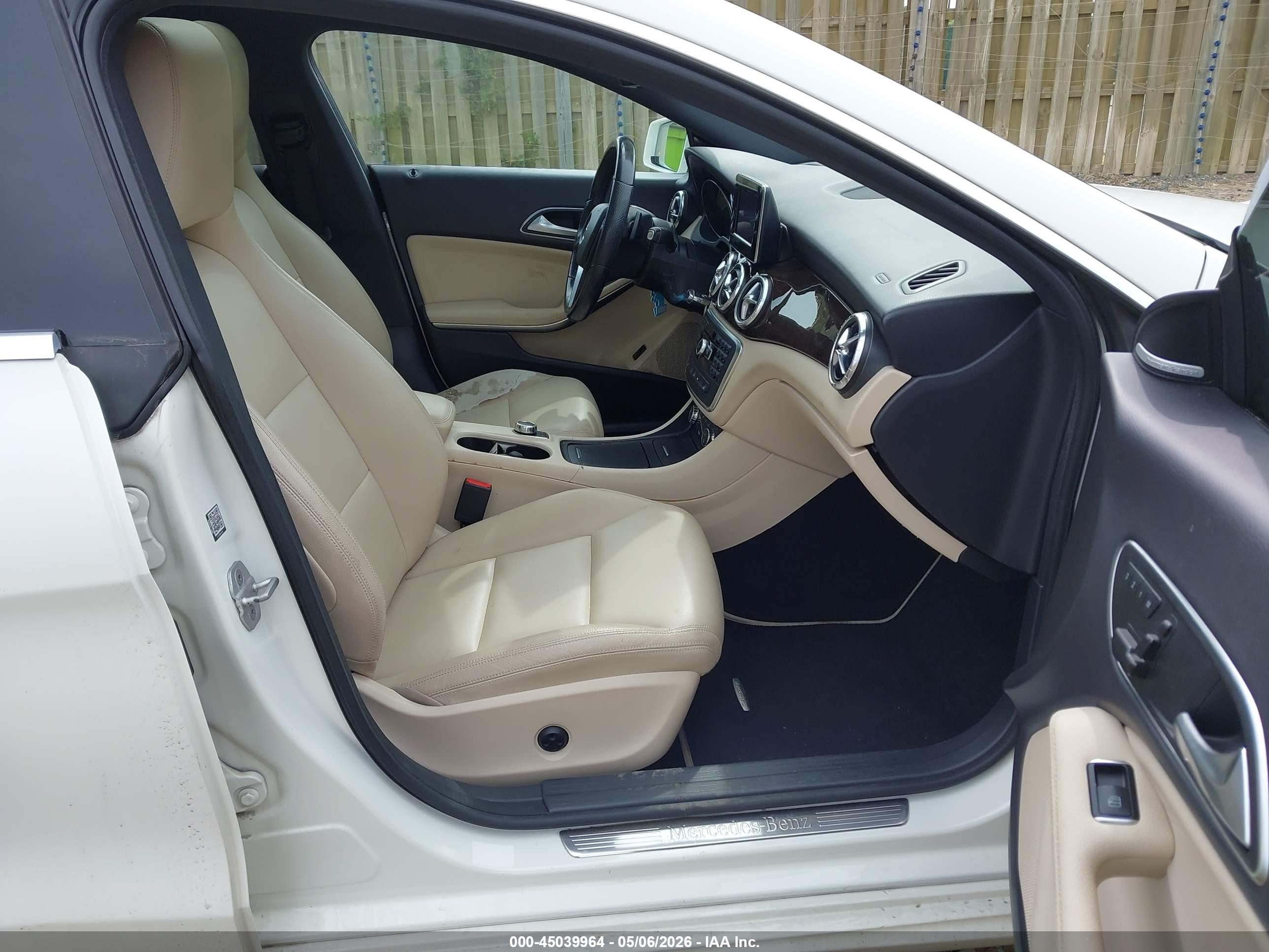 2014 Mercedes-benz Cla 250   Белый vin: WDDSJ4EB6EN069105
