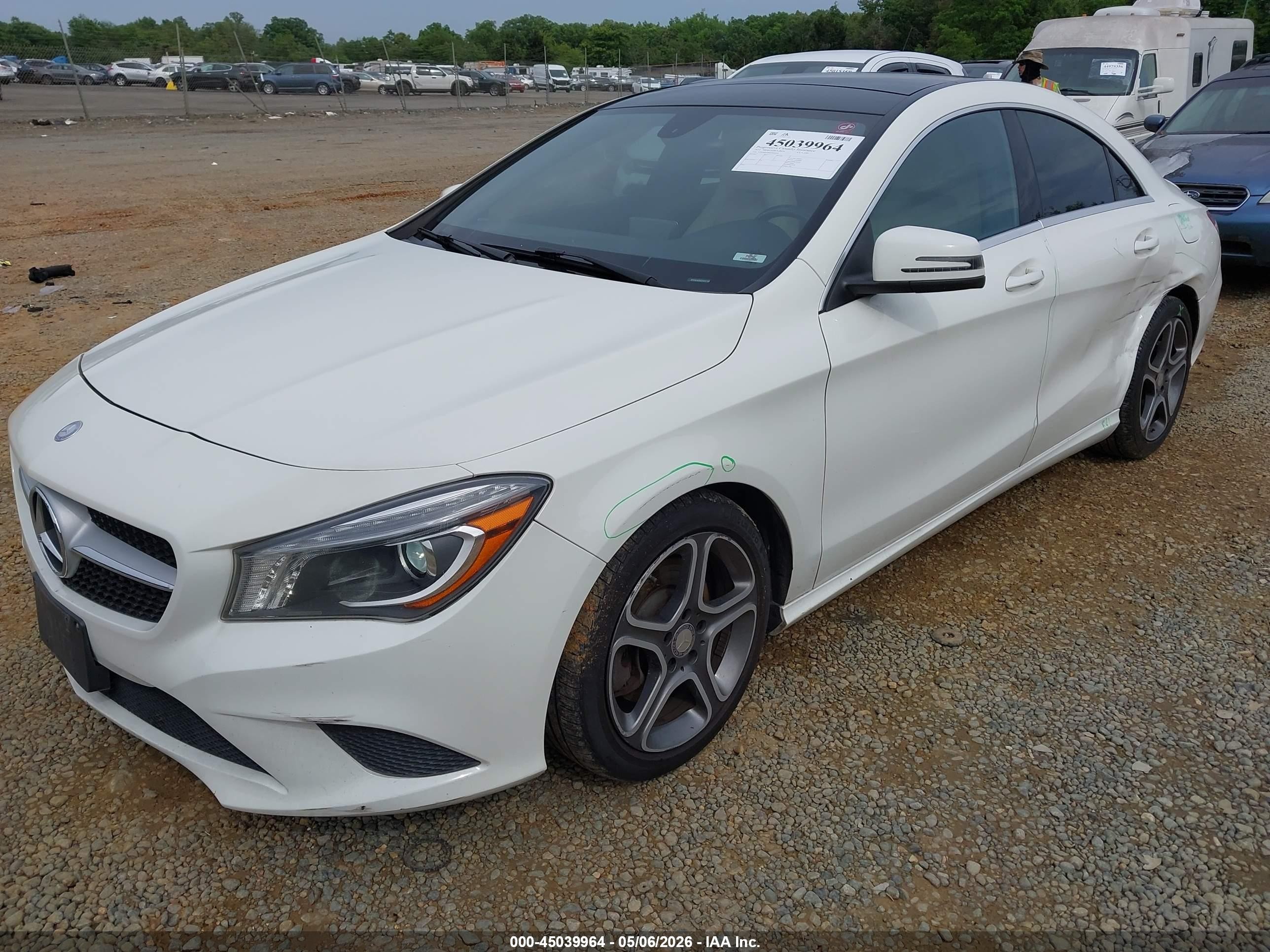2014 Mercedes-benz Cla 250   Белый vin: WDDSJ4EB6EN069105