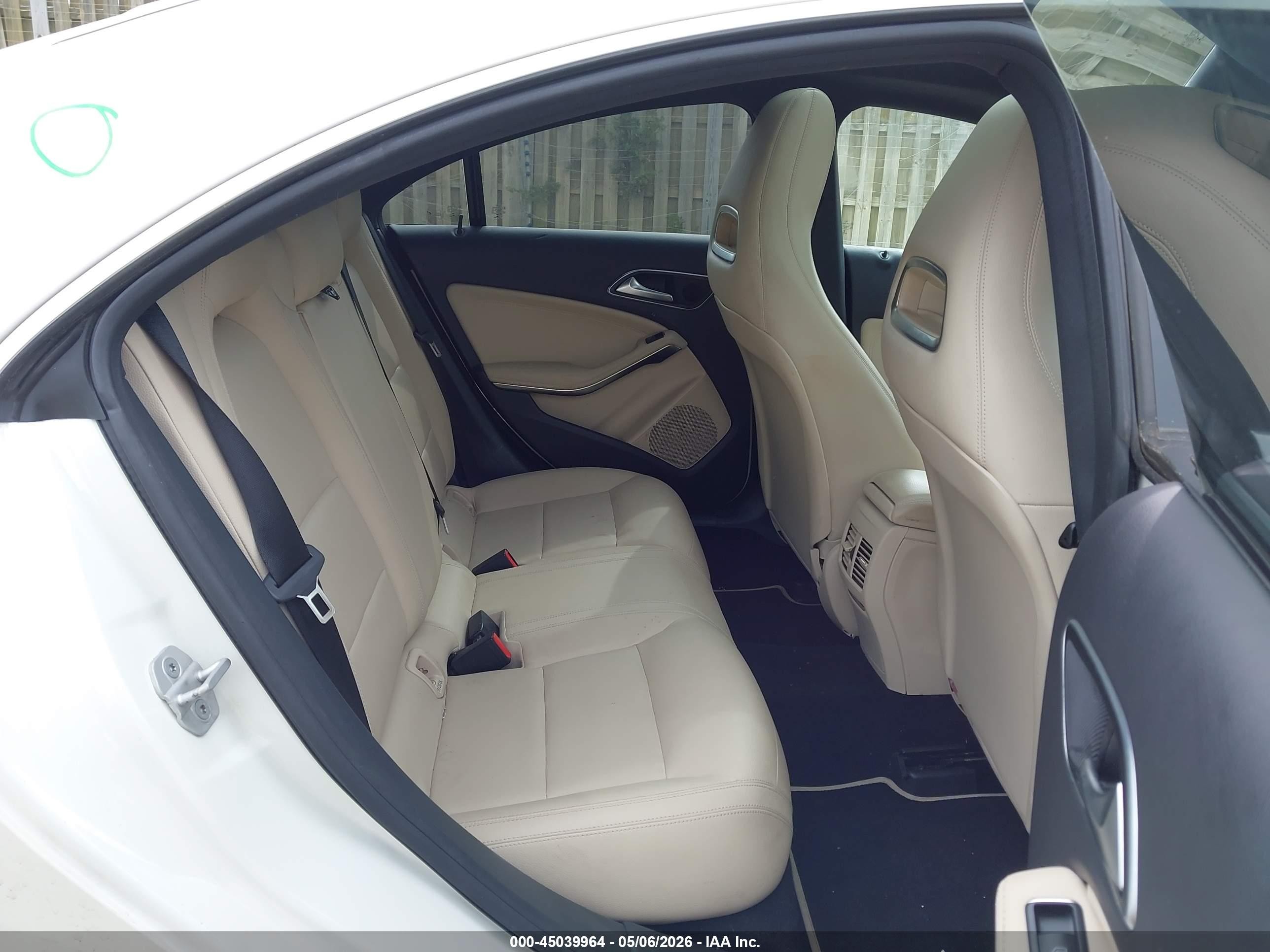2014 Mercedes-benz Cla 250   Белый vin: WDDSJ4EB6EN069105