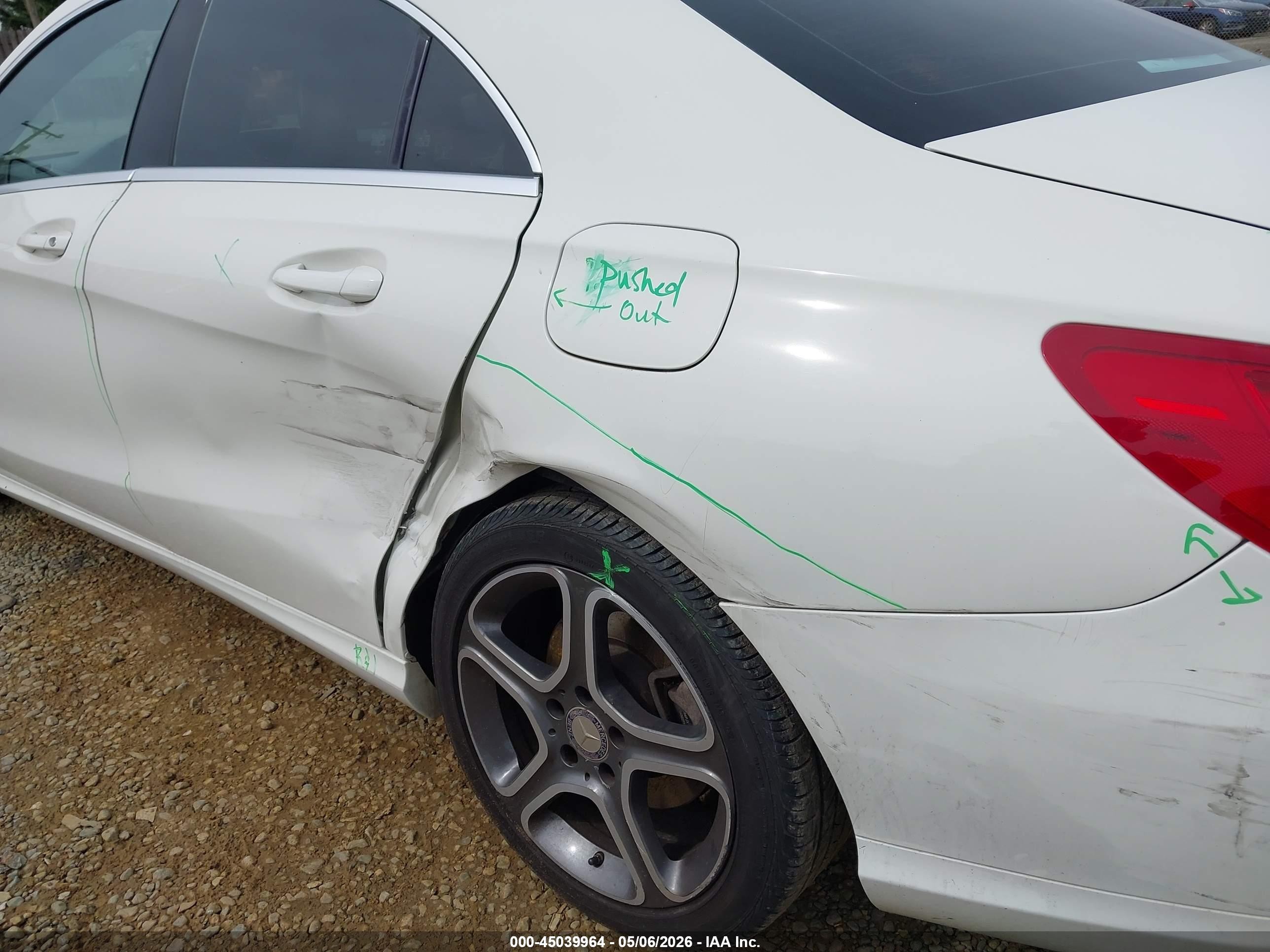 2014 Mercedes-benz Cla 250   Белый vin: WDDSJ4EB6EN069105