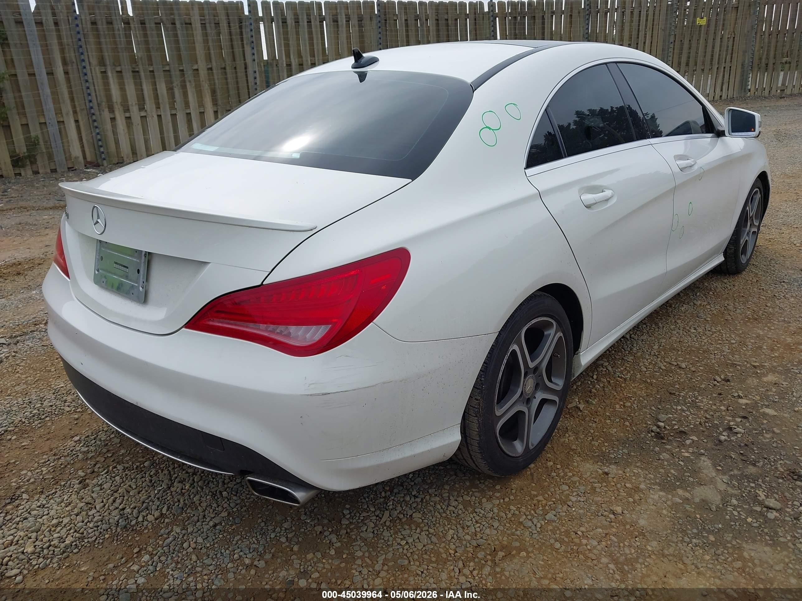 2014 Mercedes-benz Cla 250   Белый vin: WDDSJ4EB6EN069105