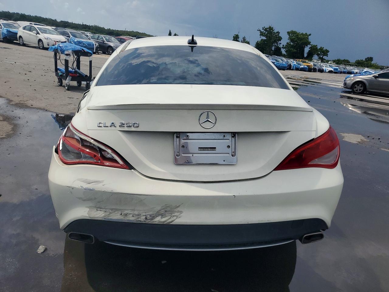 2014 Mercedes-benz Cla 250 White vin: WDDSJ4EB6EN104645