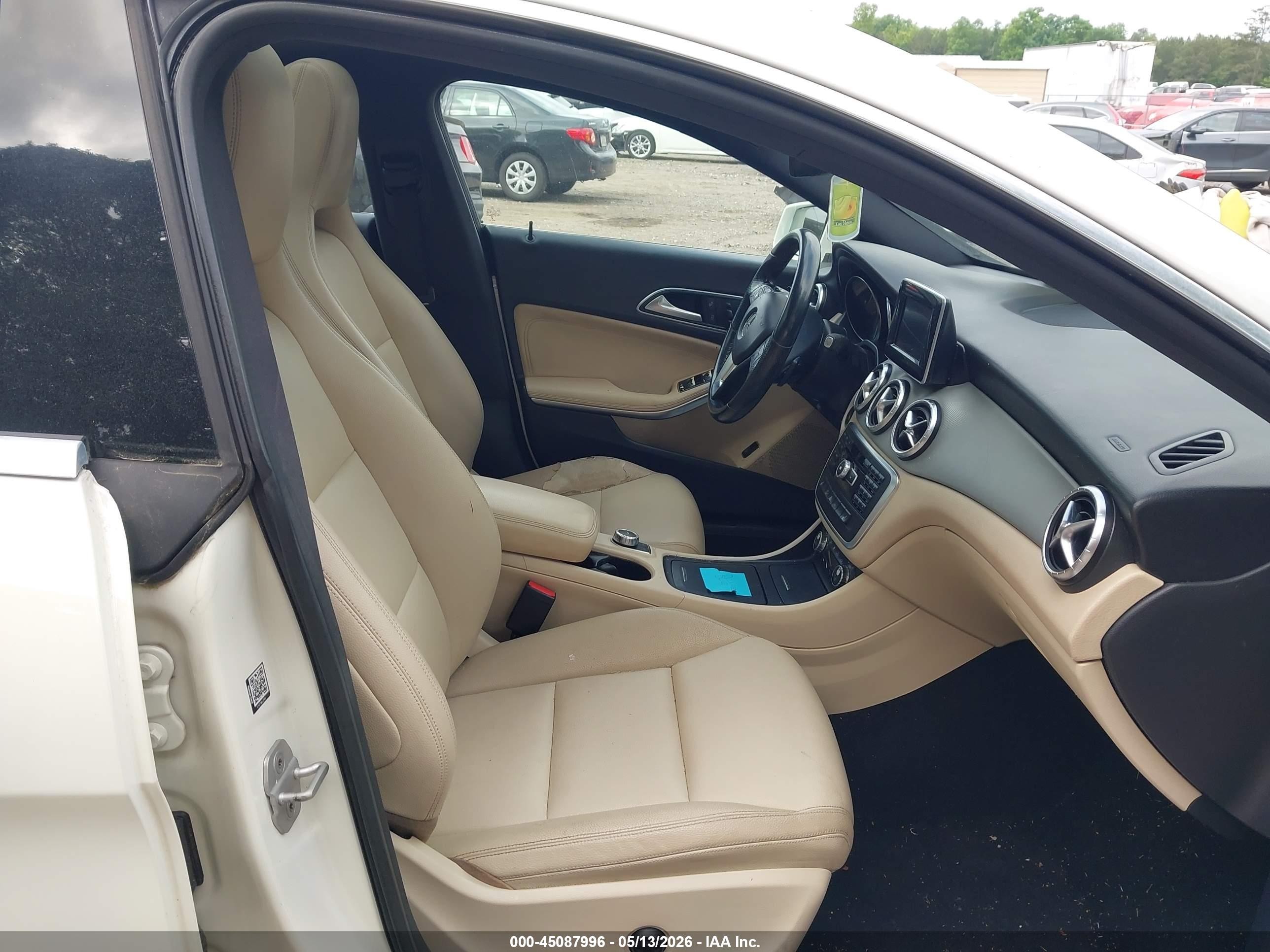2014 Mercedes-benz Cla 250   White vin: WDDSJ4EB6EN114818