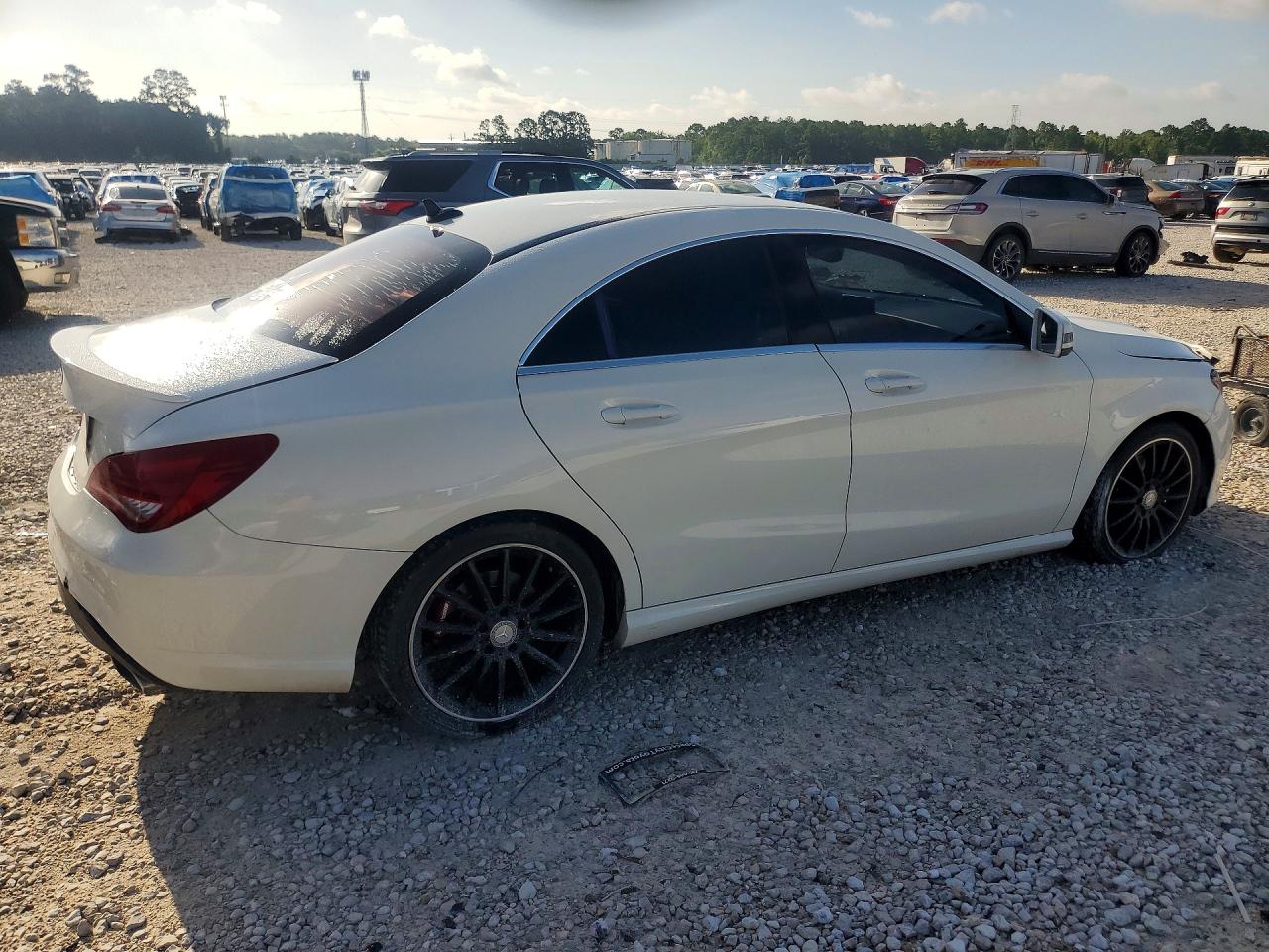 2014 Mercedes-benz Cla 250 White vin: WDDSJ4EB6EN150542